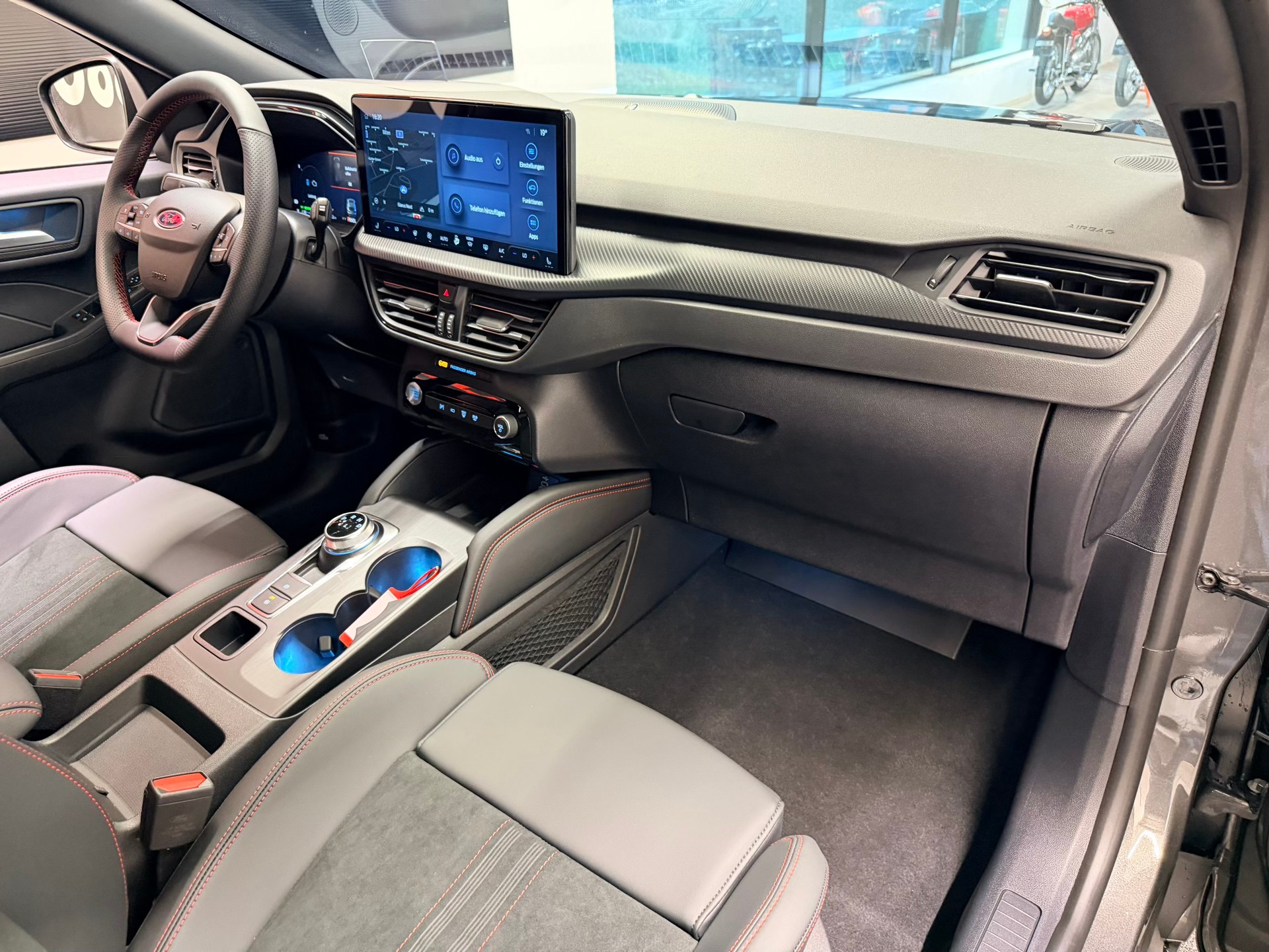 FORD Kuga 2.5 FHEV ST-Line X 4WD-image-23
