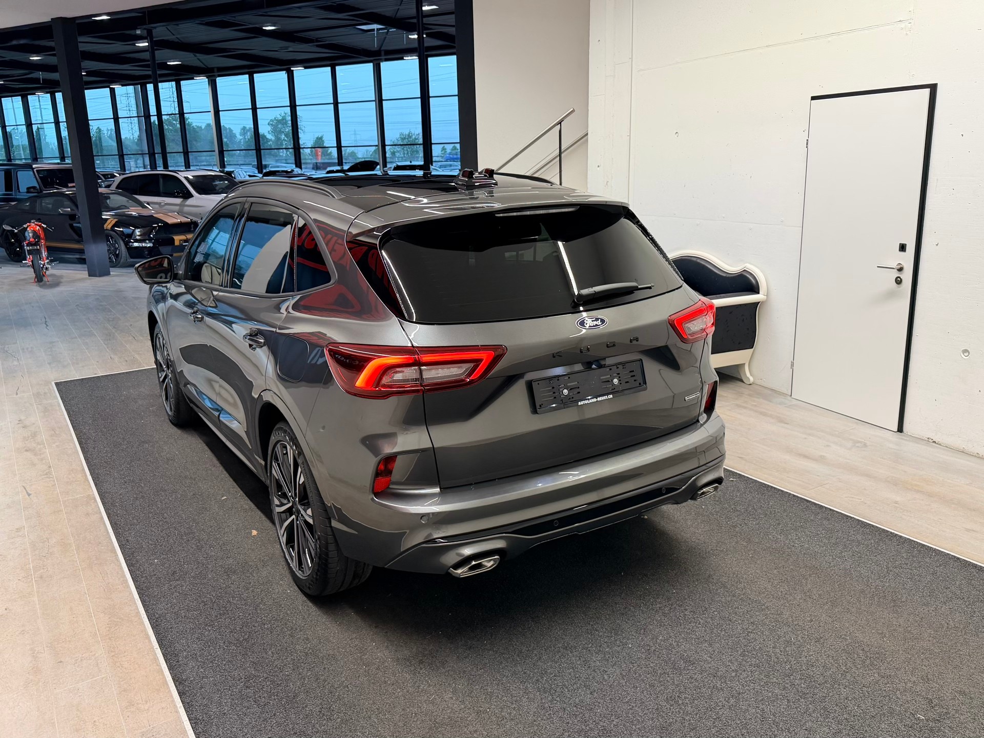 FORD Kuga 2.5 FHEV ST-Line X 4WD-image-8