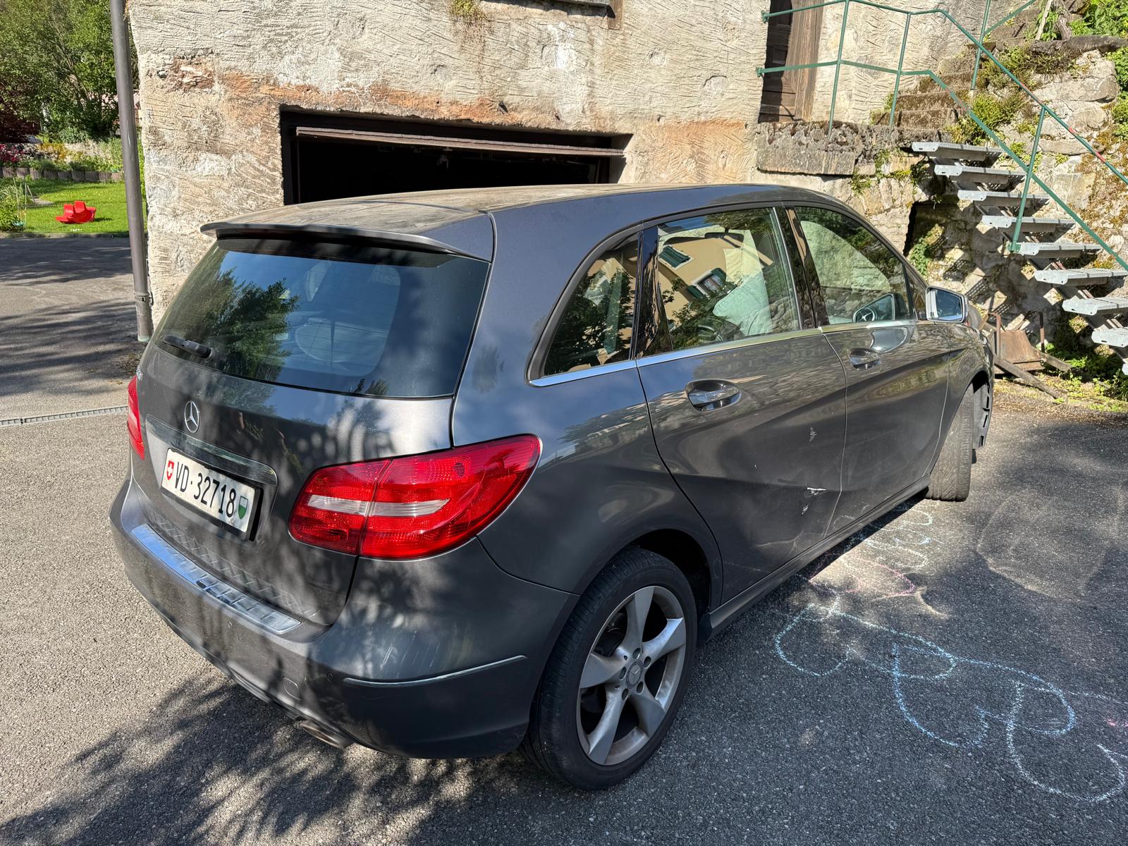 MERCEDES-BENZ B 200-image-1