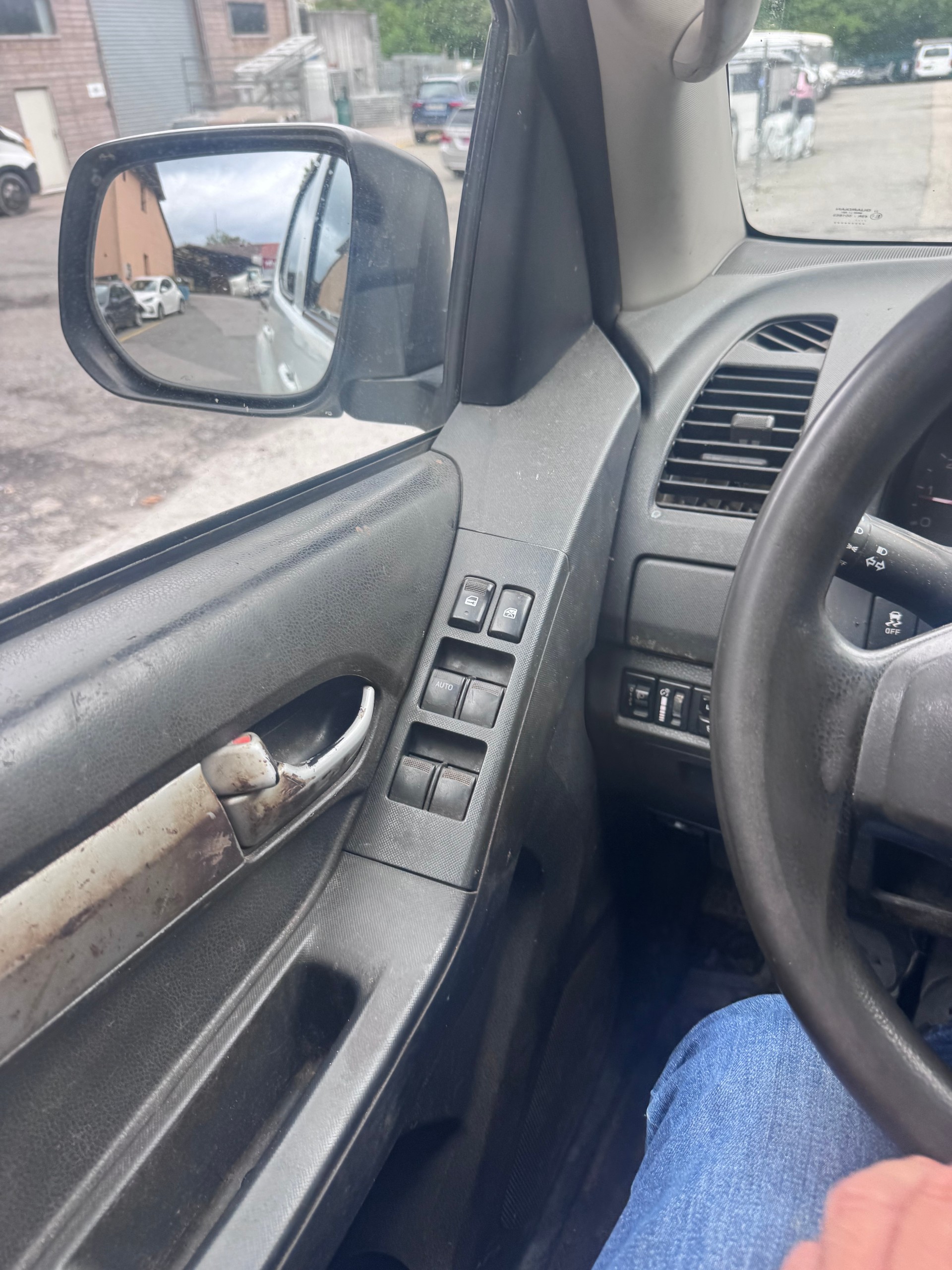 ISUZU D-MAX 2.5 Crew Cab Planet 4x4-image-6