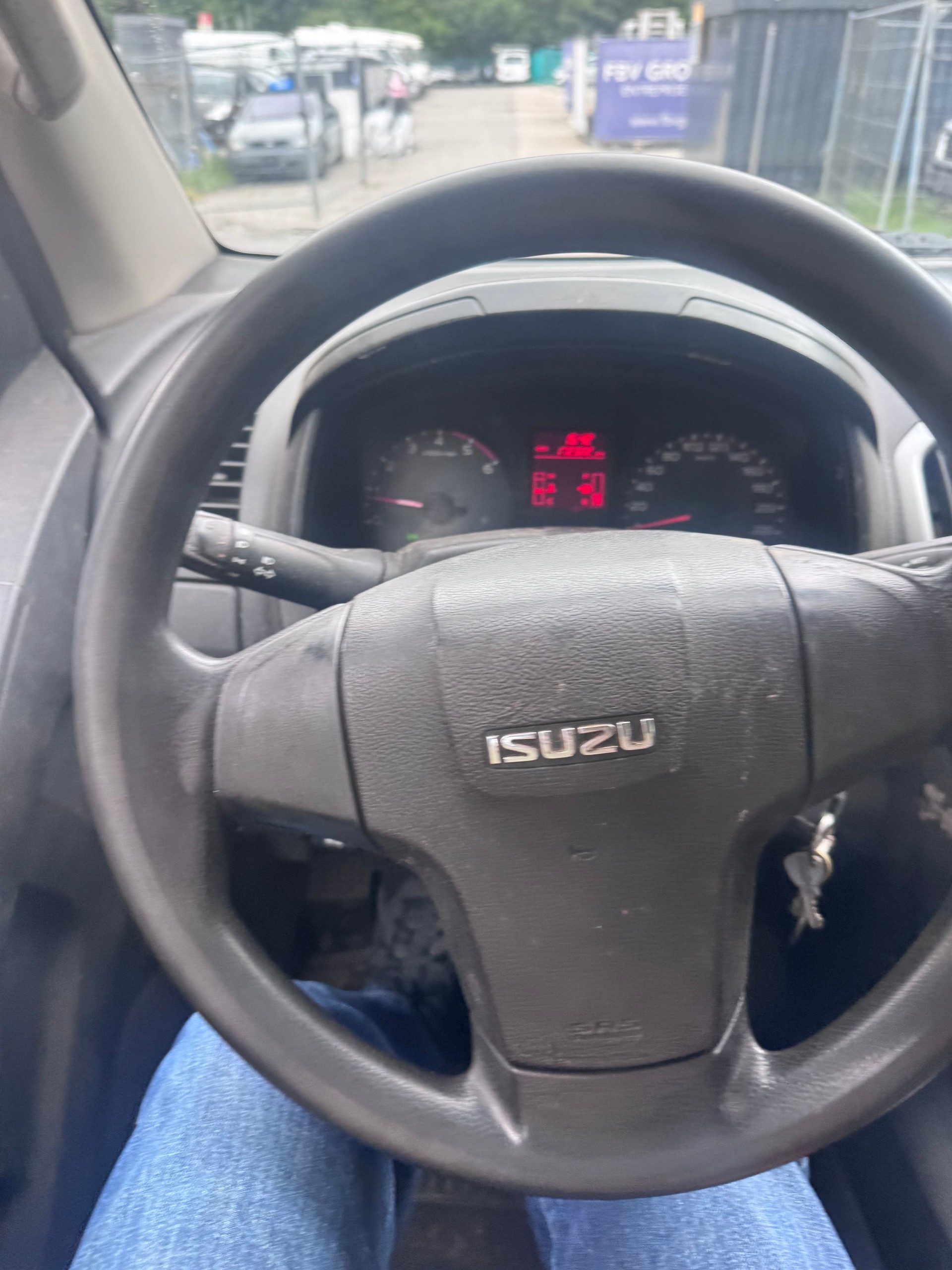 ISUZU D-MAX 2.5 Crew Cab Planet 4x4-image-5