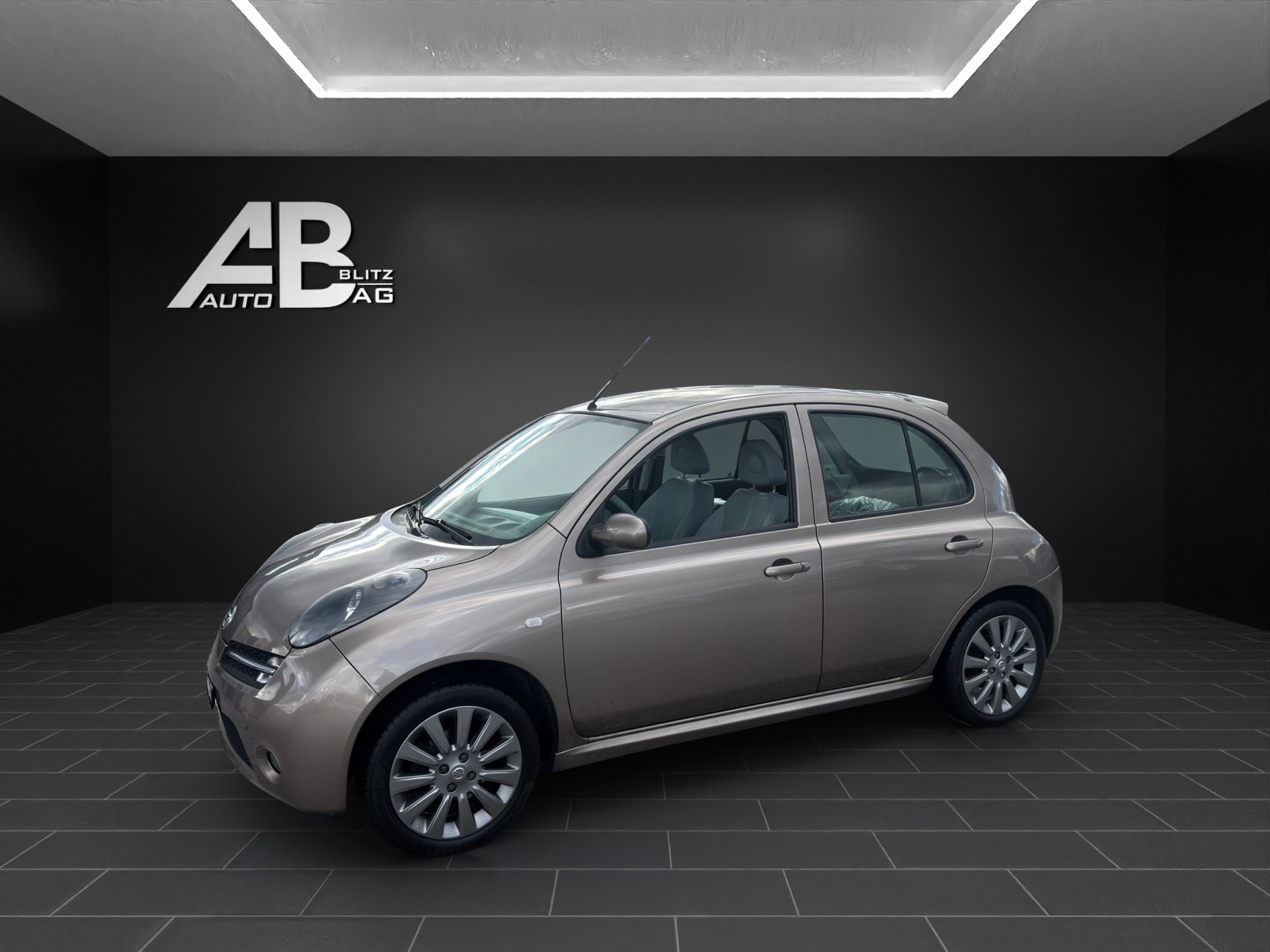NISSAN Micra 1.6 SR Pack mit 110 PS-showroom-element-1