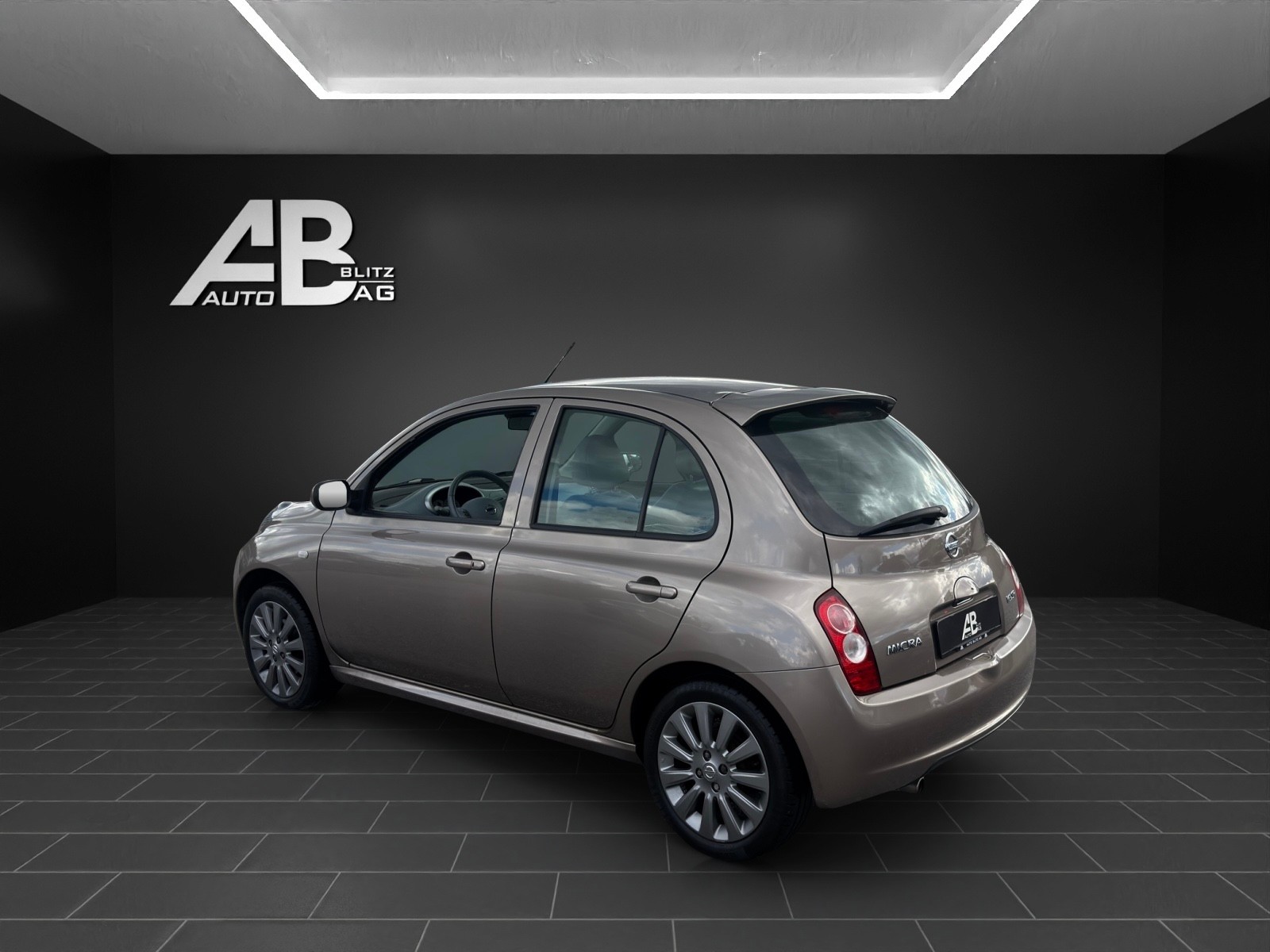 NISSAN Micra 1.6 SR Pack mit 110 PS-showroom-element-2