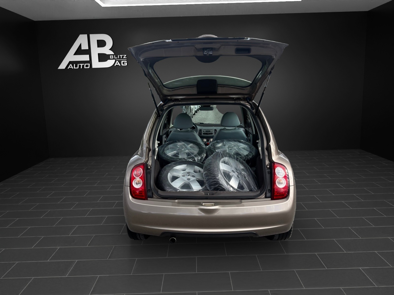 NISSAN Micra 1.6 SR Pack mit 110 PS-image-11