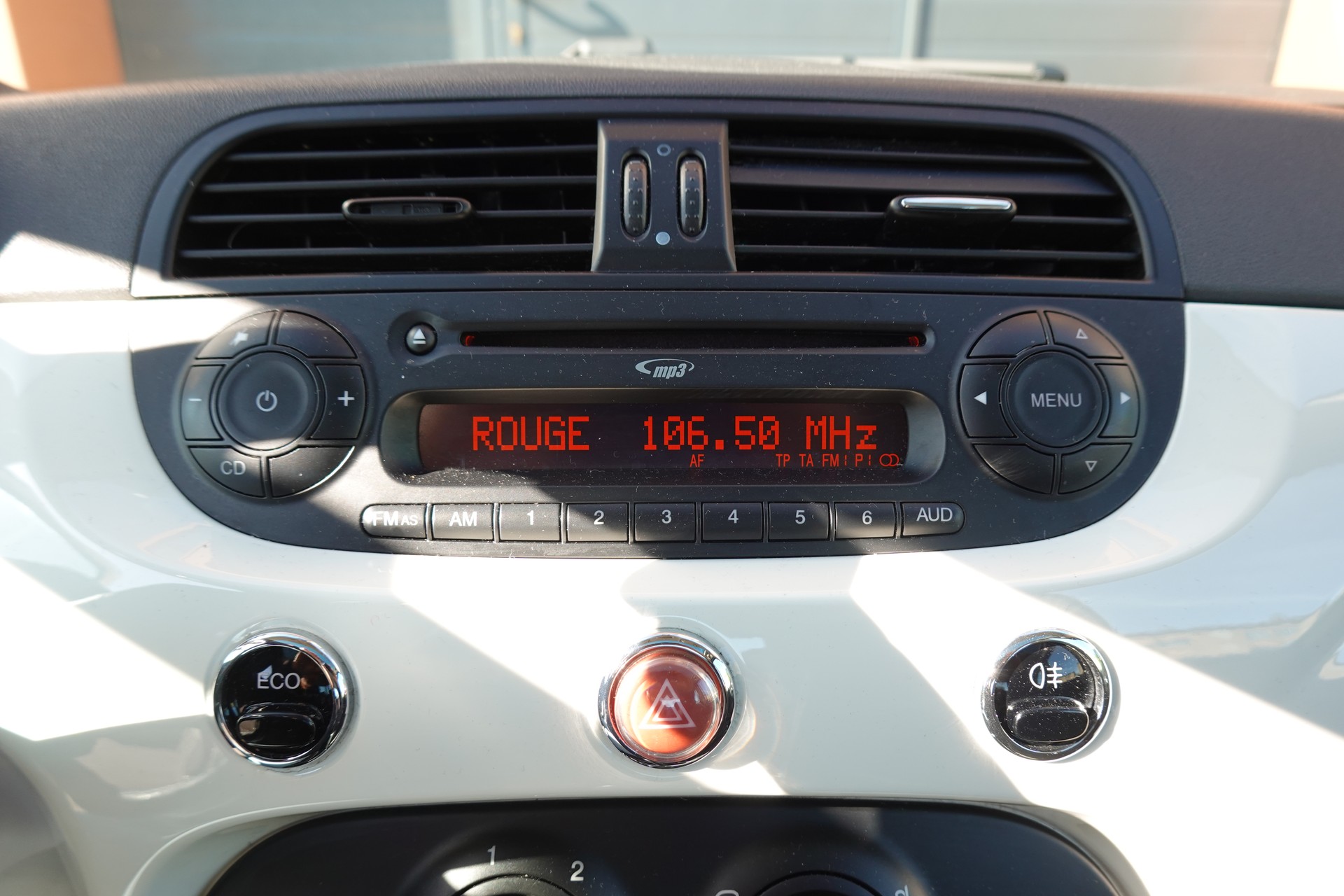 FIAT 500C 0.9 Twinair Turbo Lounge Dualogic "* Toit panoramique * 4 pneus hiver * Edition Lounge *"-image-14