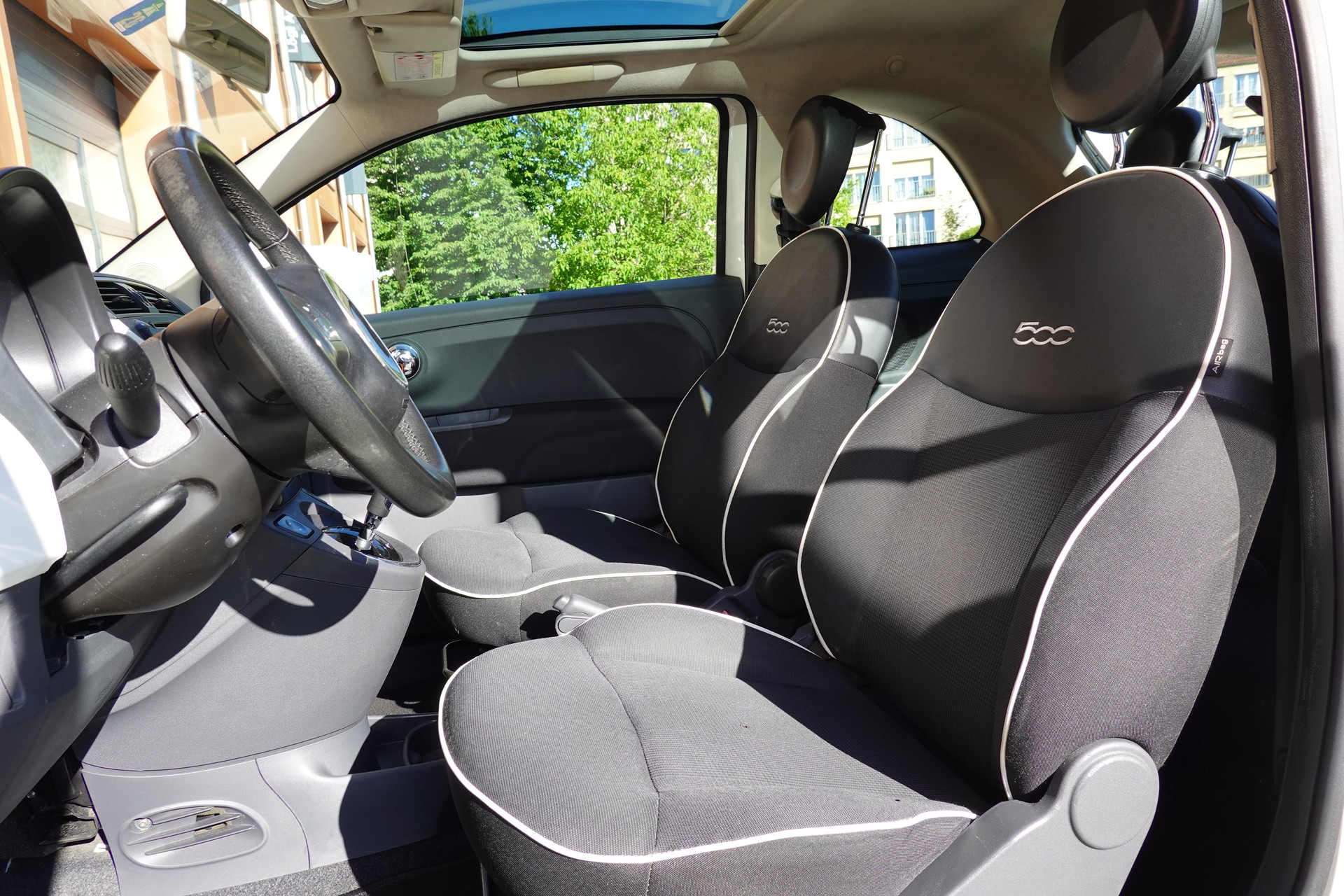 FIAT 500C 0.9 Twinair Turbo Lounge Dualogic "* Toit panoramique * 4 pneus hiver * Edition Lounge *"-image-17