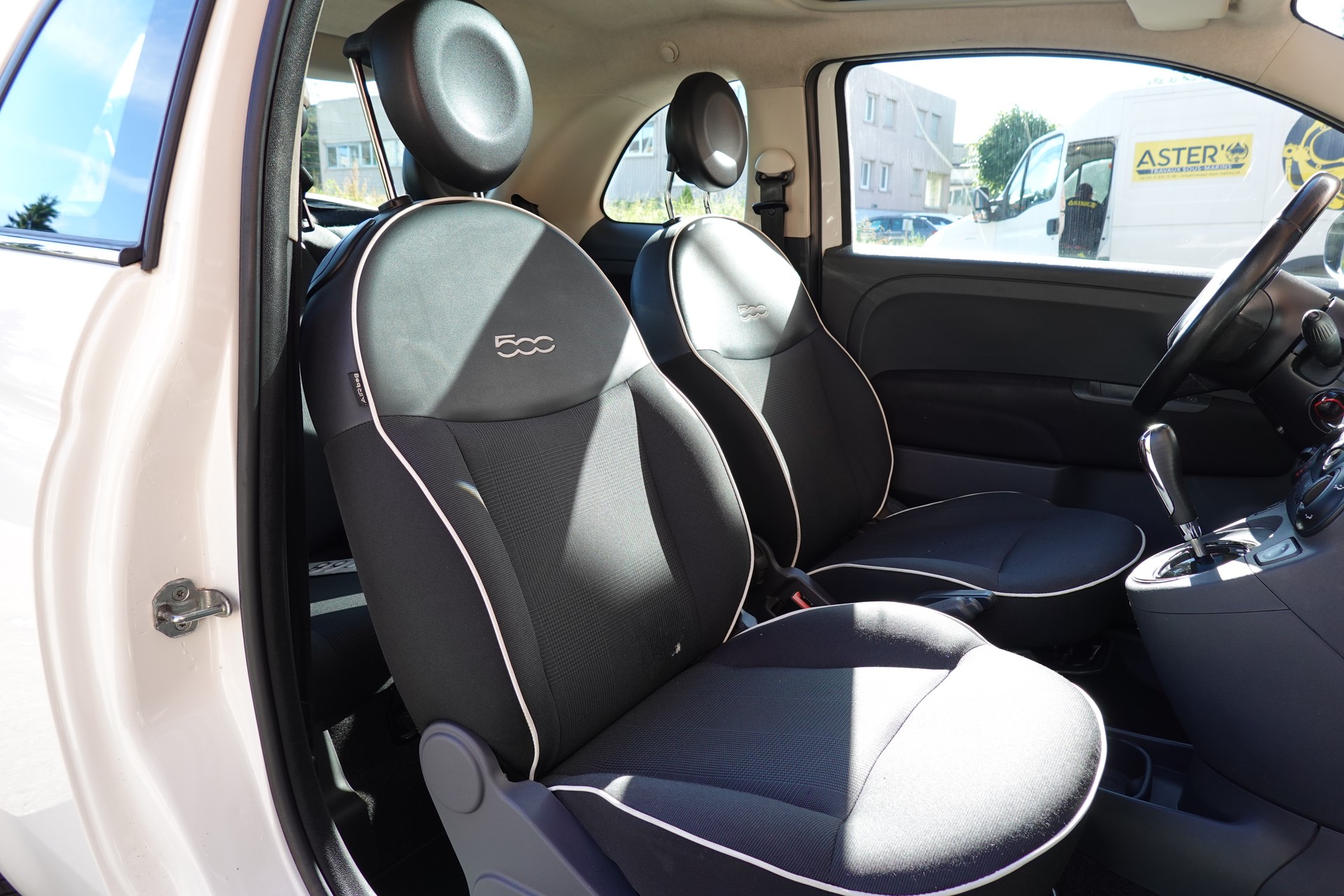 FIAT 500C 0.9 Twinair Turbo Lounge Dualogic "* Toit panoramique * 4 pneus hiver * Edition Lounge *"-image-18