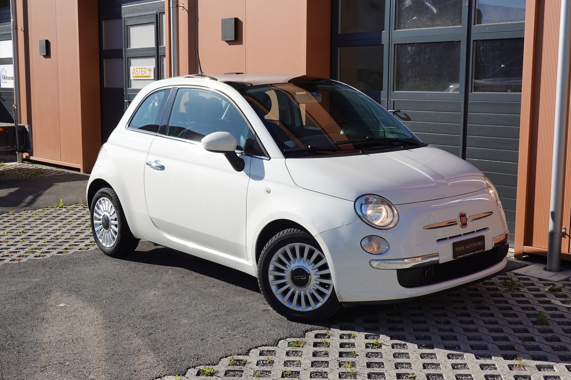 FIAT 500C 0.9 Twinair Turbo Lounge Dualogic "* Toit panoramique * 4 pneus hiver * Edition Lounge *"-image-6