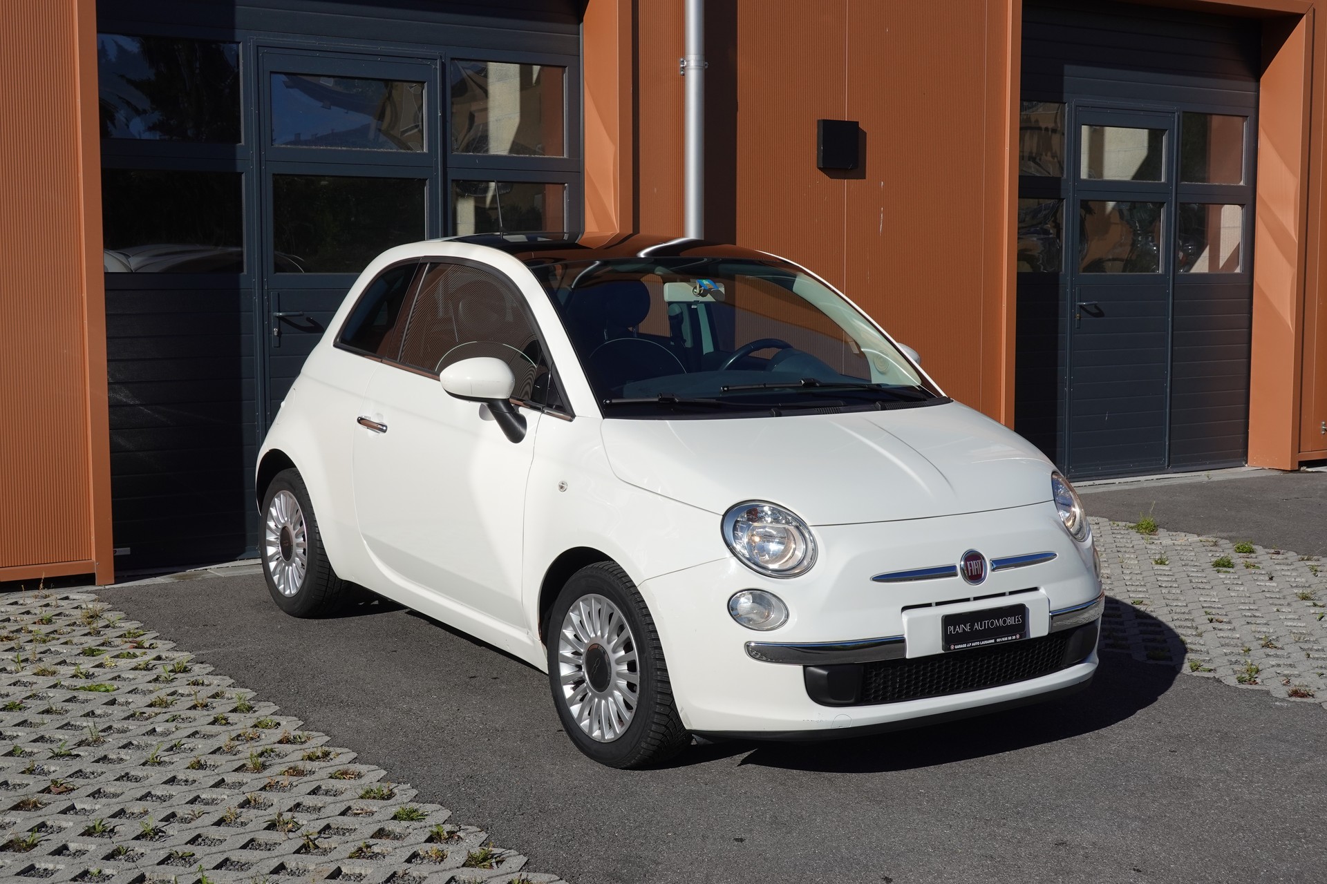 FIAT 500C 0.9 Twinair Turbo Lounge Dualogic "* Toit panoramique * 4 pneus hiver * Edition Lounge *"-image-2