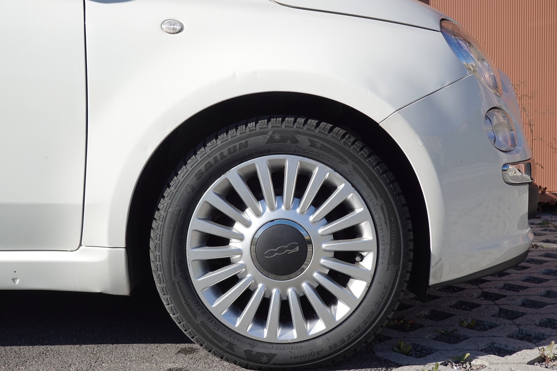 FIAT 500C 0.9 Twinair Turbo Lounge Dualogic "* Toit panoramique * 4 pneus hiver * Edition Lounge *"-image-4