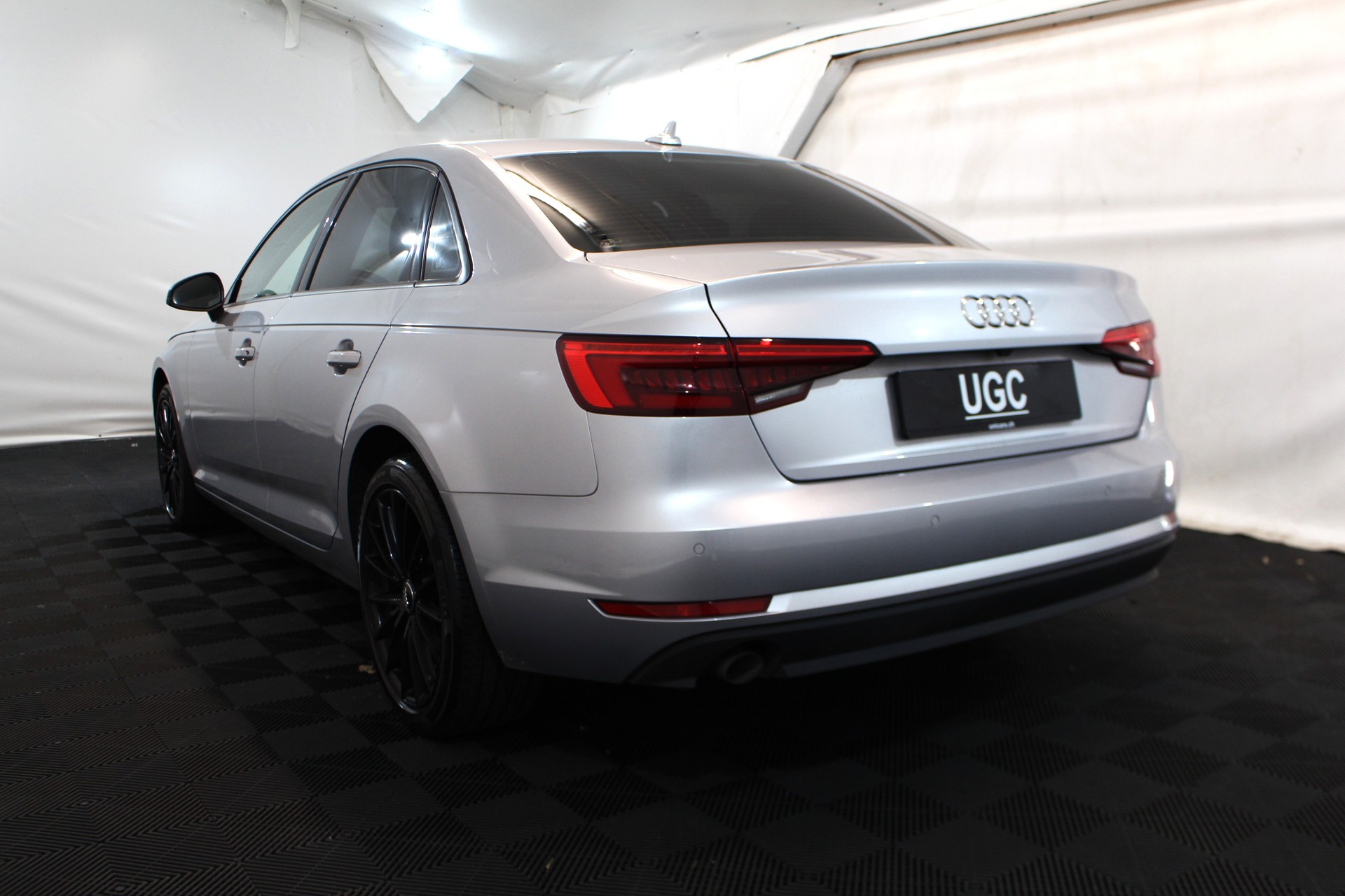 AUDI A4 2.0 TDI 150-showroom-element-3