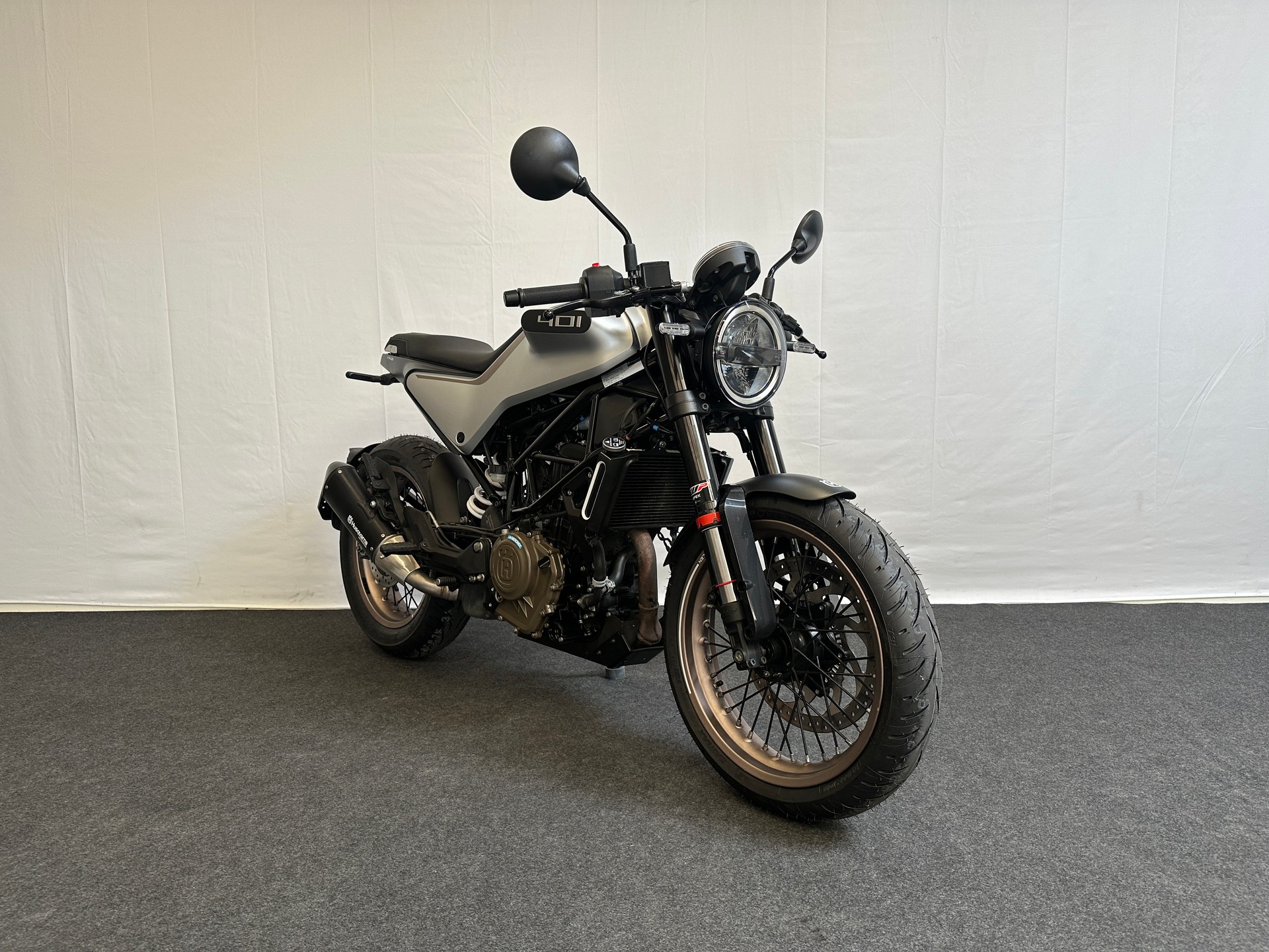 HUSQVARNA Svartpilen 401-showroom-element-2