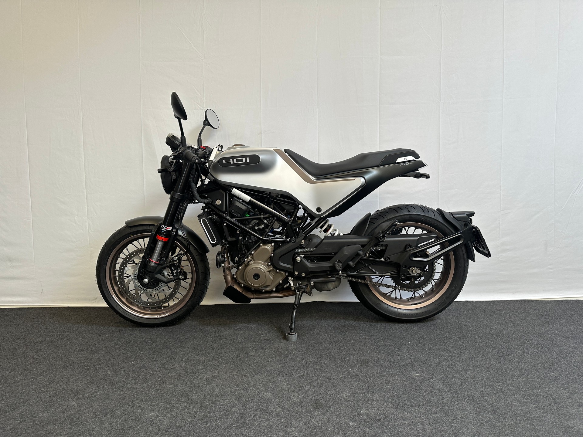 HUSQVARNA Svartpilen 401-image-4