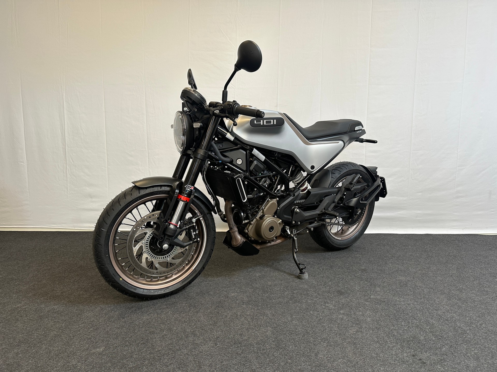 HUSQVARNA Svartpilen 401-showroom-element-3