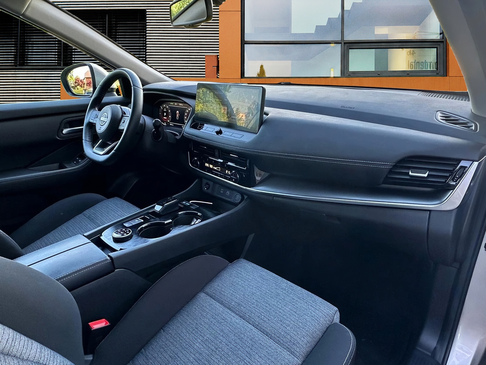 NISSAN X-Trail 1.5 VC-T N-Connecta e-4orce 7Plätzer-image-12