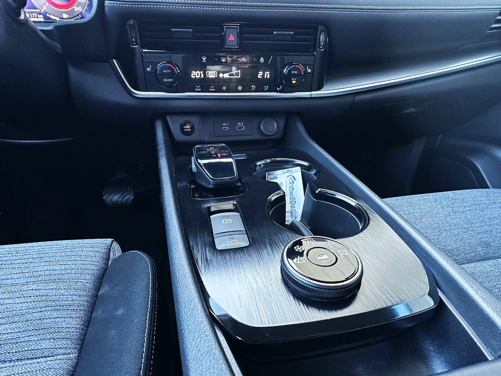NISSAN X-Trail 1.5 VC-T N-Connecta e-4orce 7Plätzer-image-12