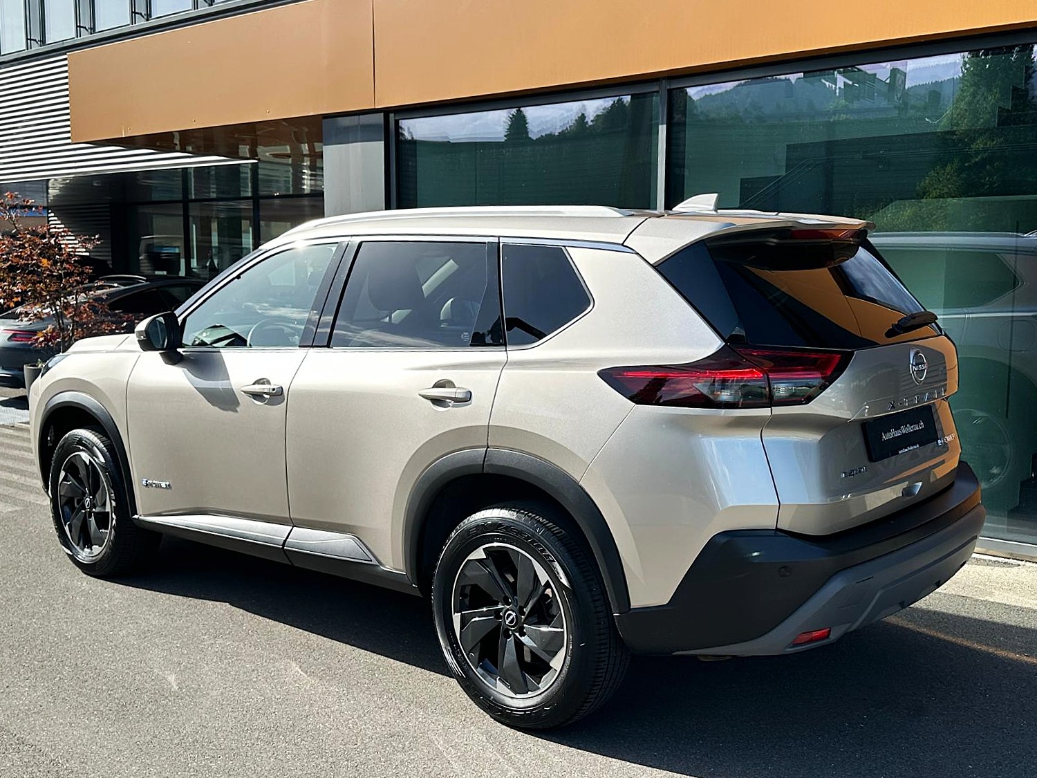 NISSAN X-Trail 1.5 VC-T N-Connecta e-4orce 7Plätzer-image-3