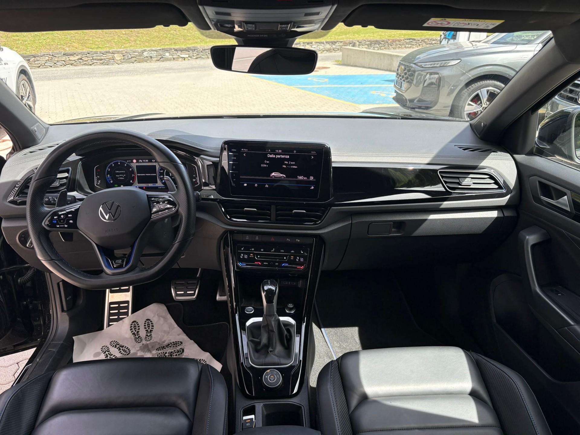 VW T-Roc 2.0 TSI R DSG 4Motion-image-5