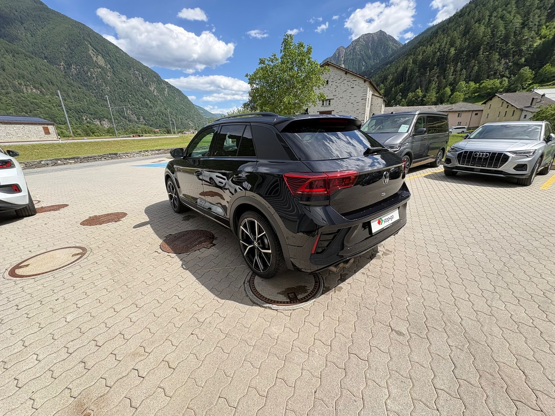 VW T-Roc 2.0 TSI R DSG 4Motion-image-2