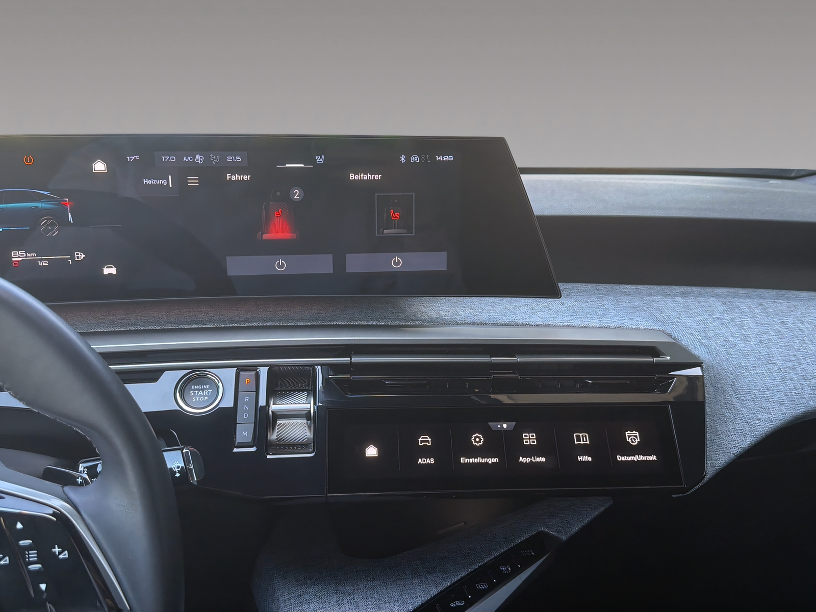 PEUGEOT 3008 1.2 Hybrid Allure-image-13