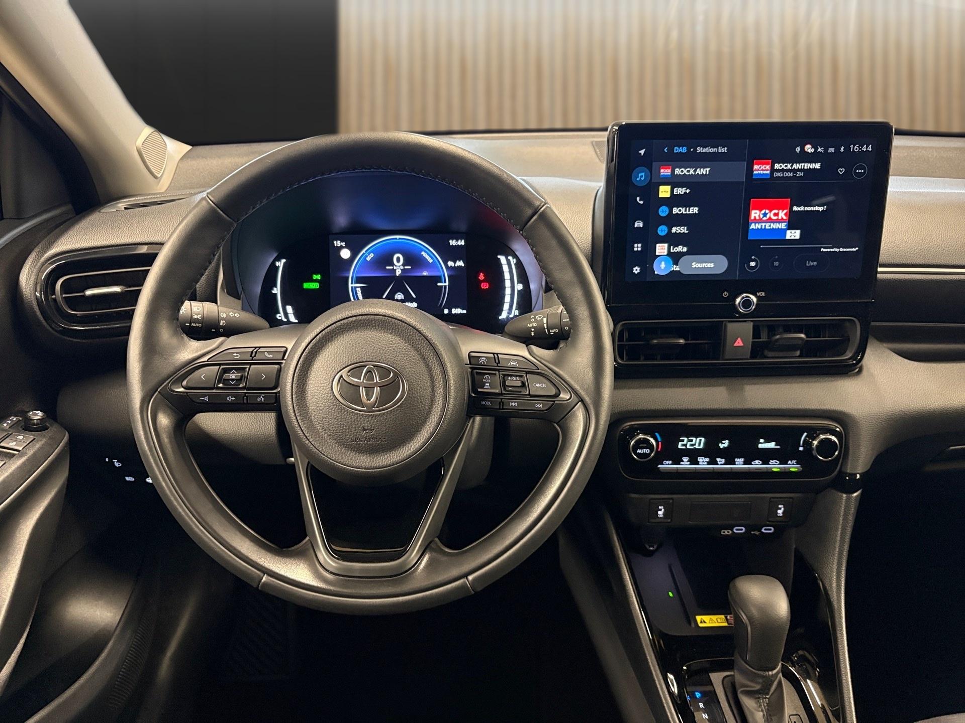 TOYOTA Yaris 1.5 Trend e-CVT-image-11