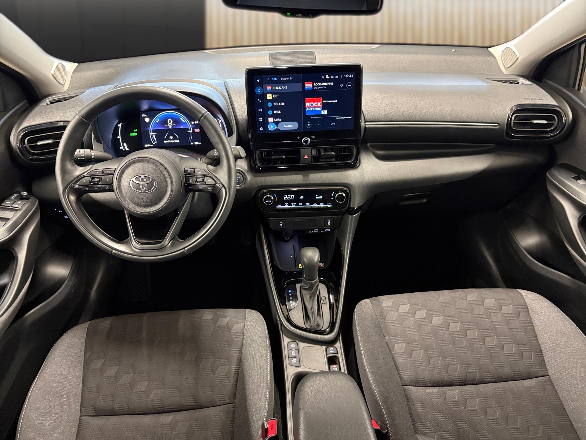 TOYOTA Yaris 1.5 Trend e-CVT-image-12