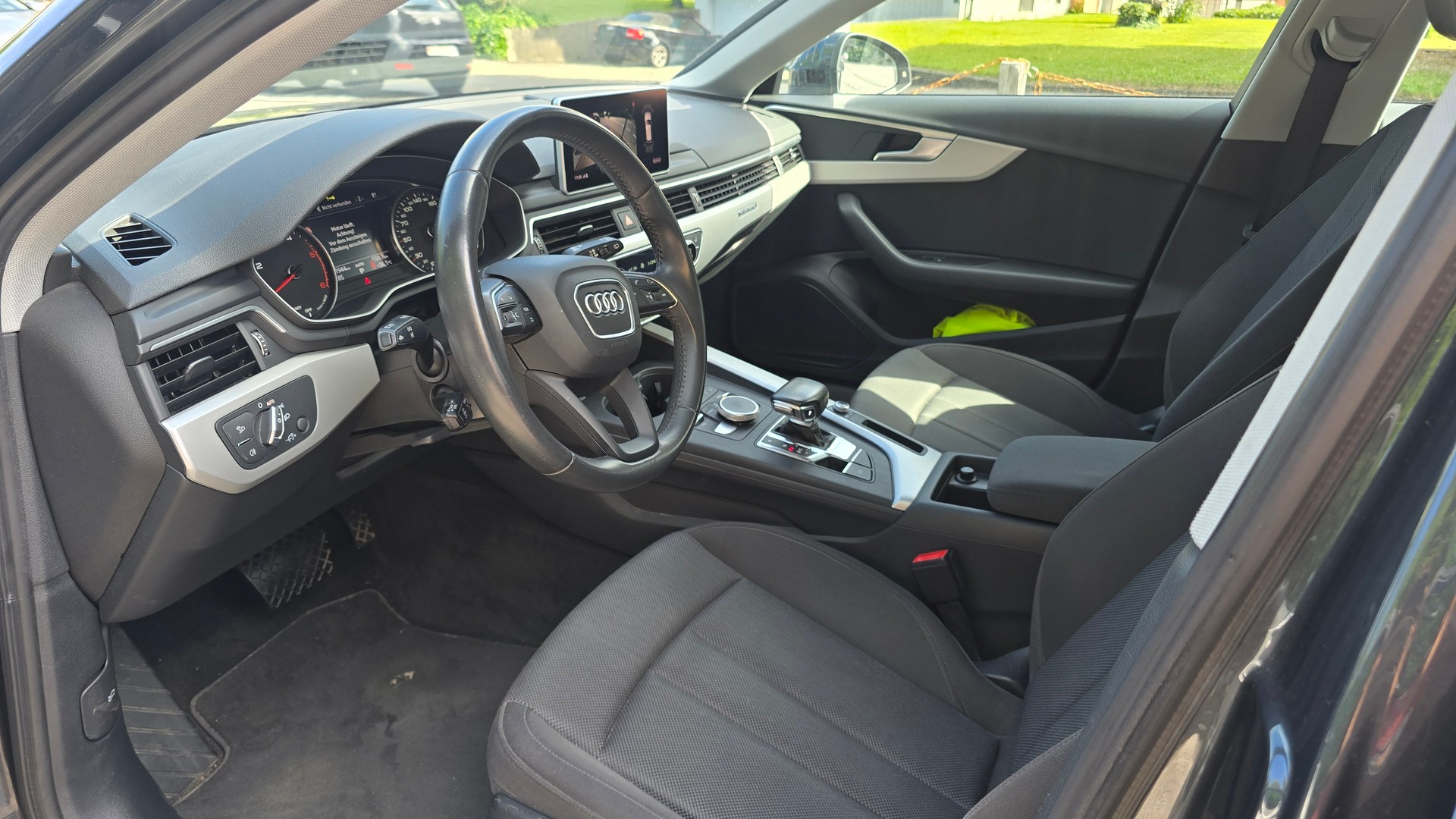 AUDI A4 Avant 40 TDI quattro S-tronic-image-10