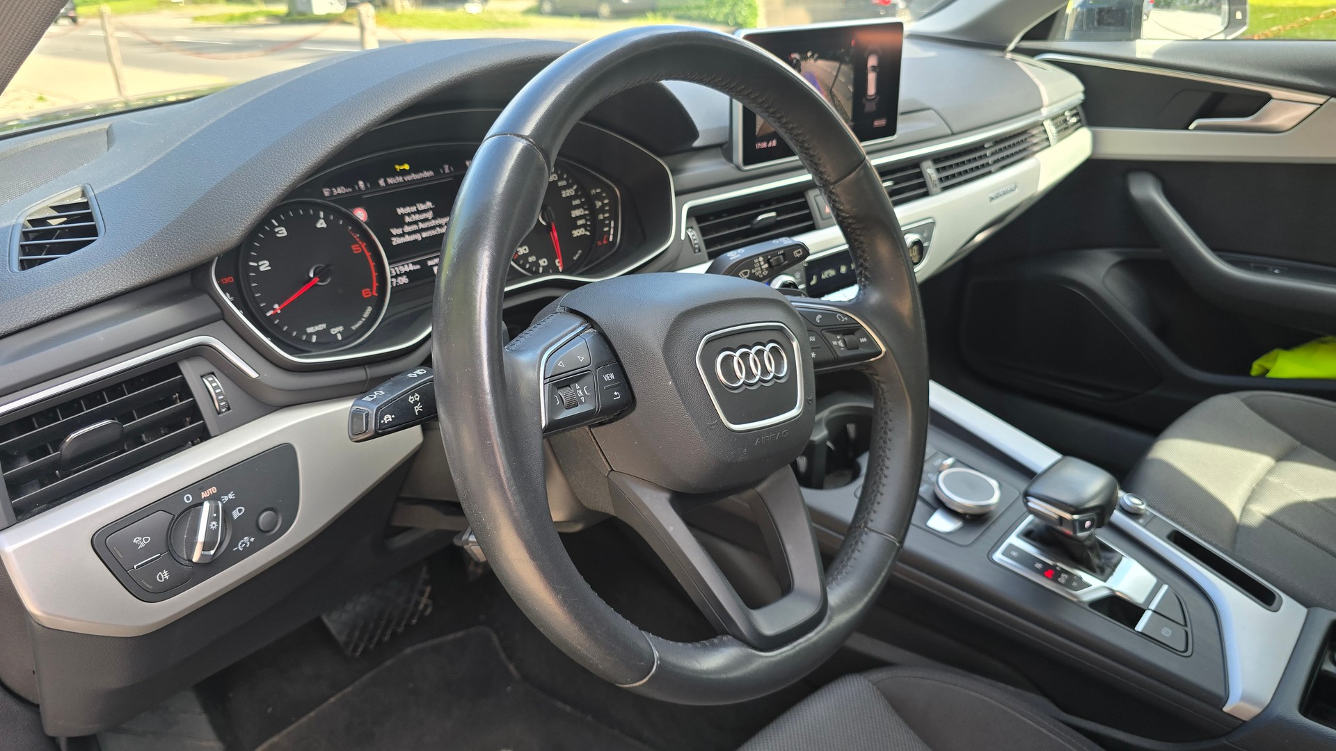 AUDI A4 Avant 40 TDI quattro S-tronic-image-13