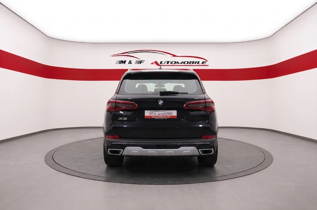 BMW X5 30d xDrive 7 PLÄTZER CH FAHRZEUG-image-4