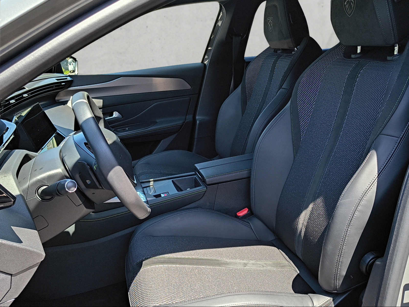 PEUGEOT 308 SW 1.2 Hybrid GT-image-10