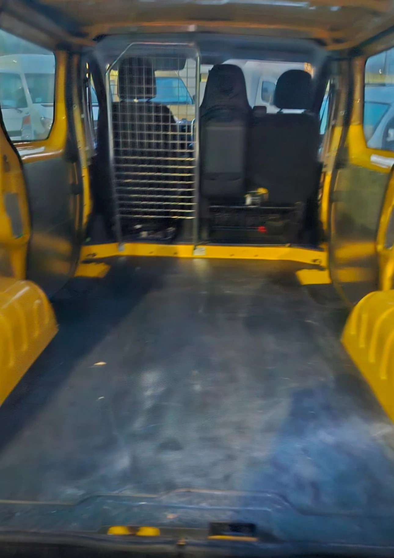 RENAULT TRAFIC-image-12