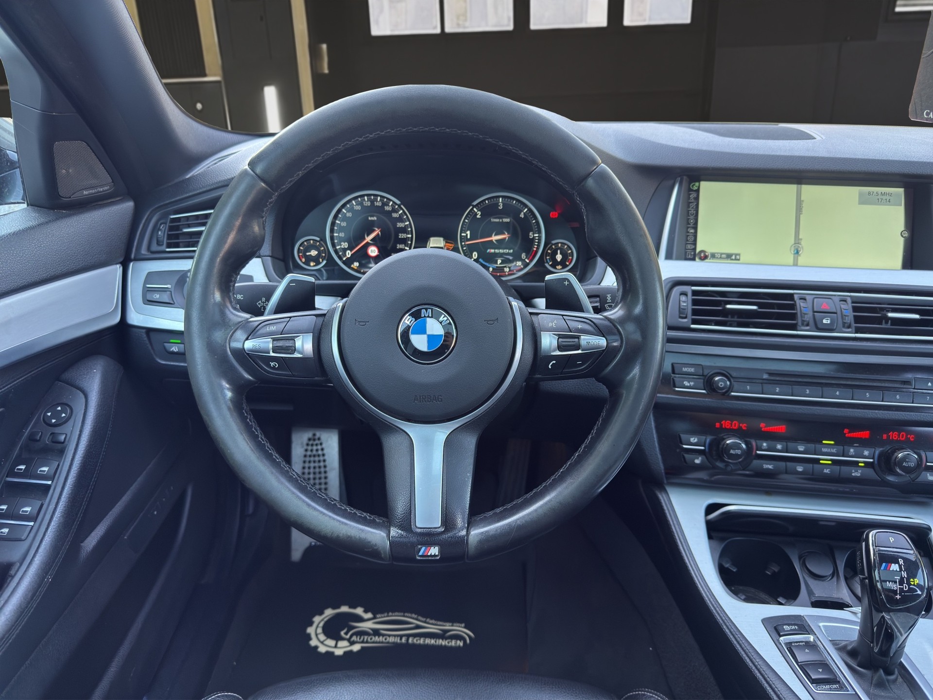 BMW M 550d xDrive Touring-image-12