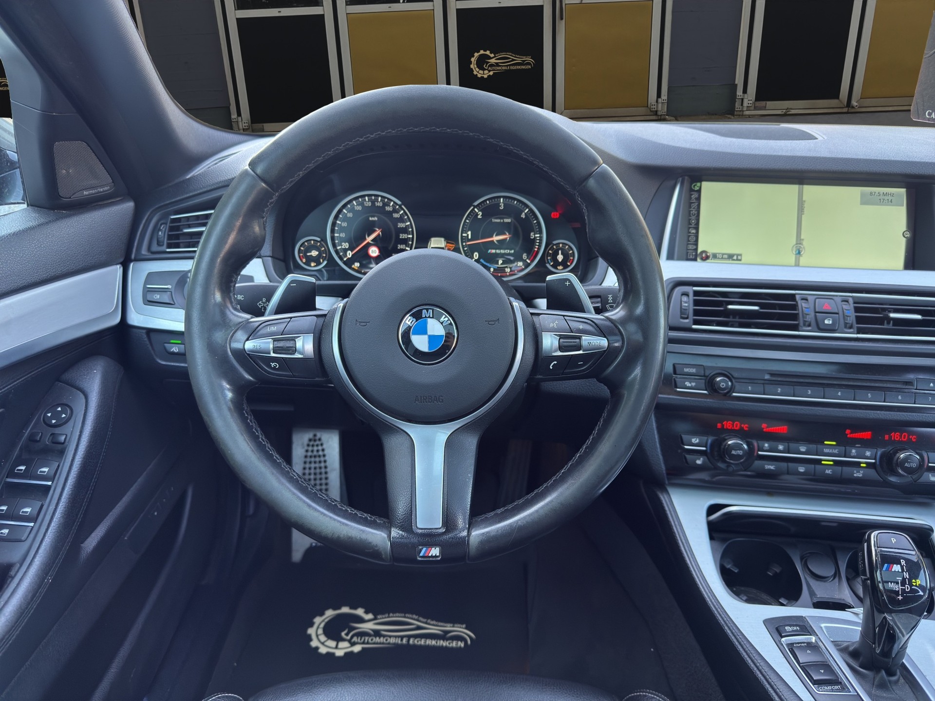 BMW M 550d xDrive Touring-image-12