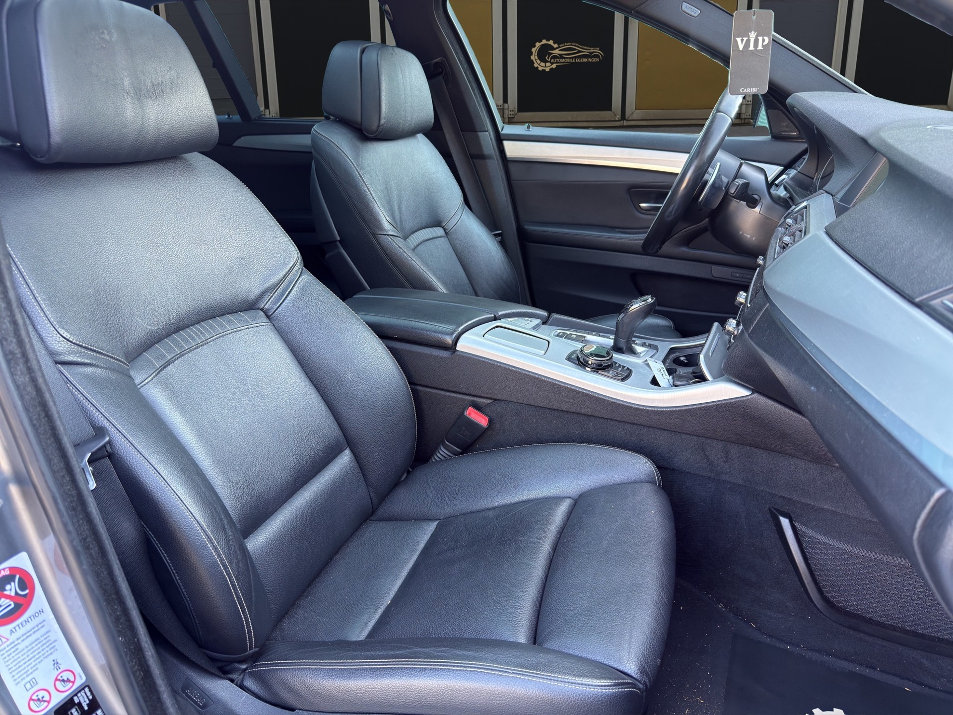 BMW M 550d xDrive Touring-image-10