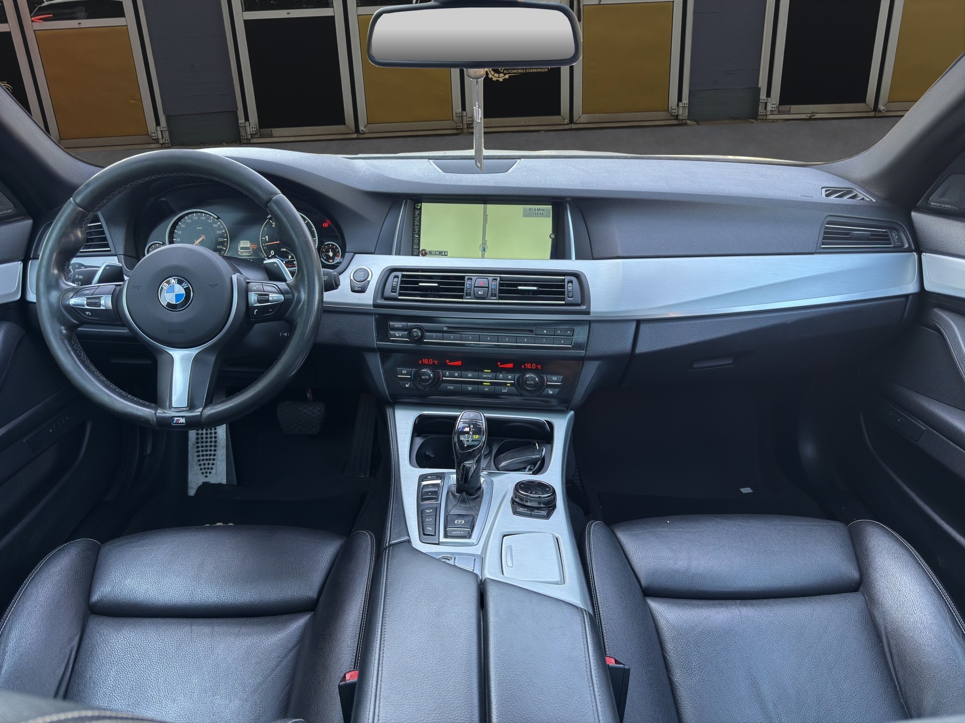 BMW M 550d xDrive Touring-image-11