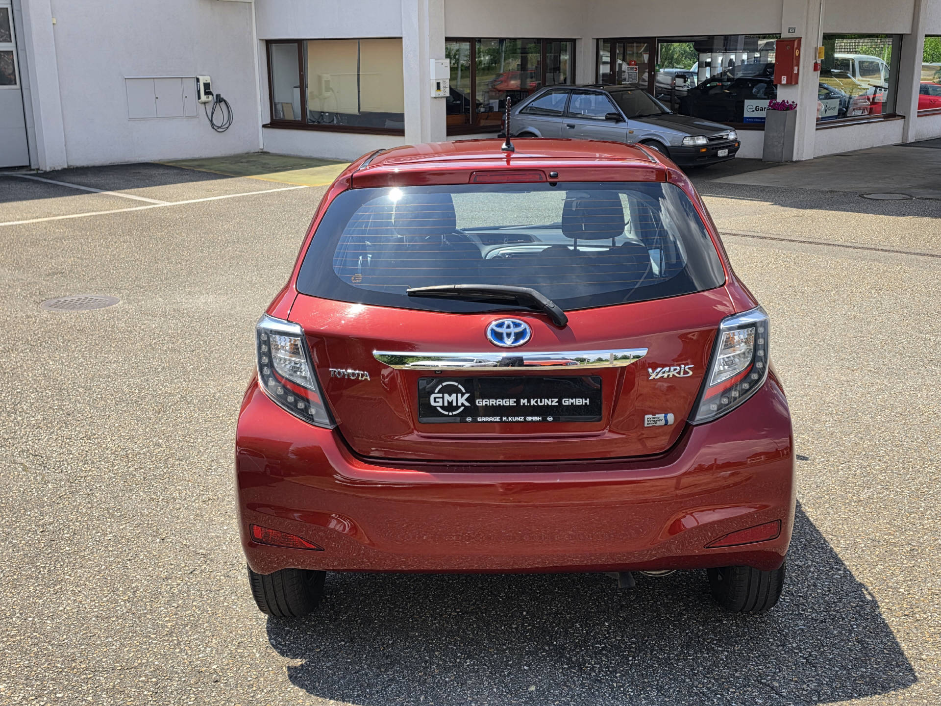 TOYOTA Yaris 1.5 VVT-i HSD Sol-image-3