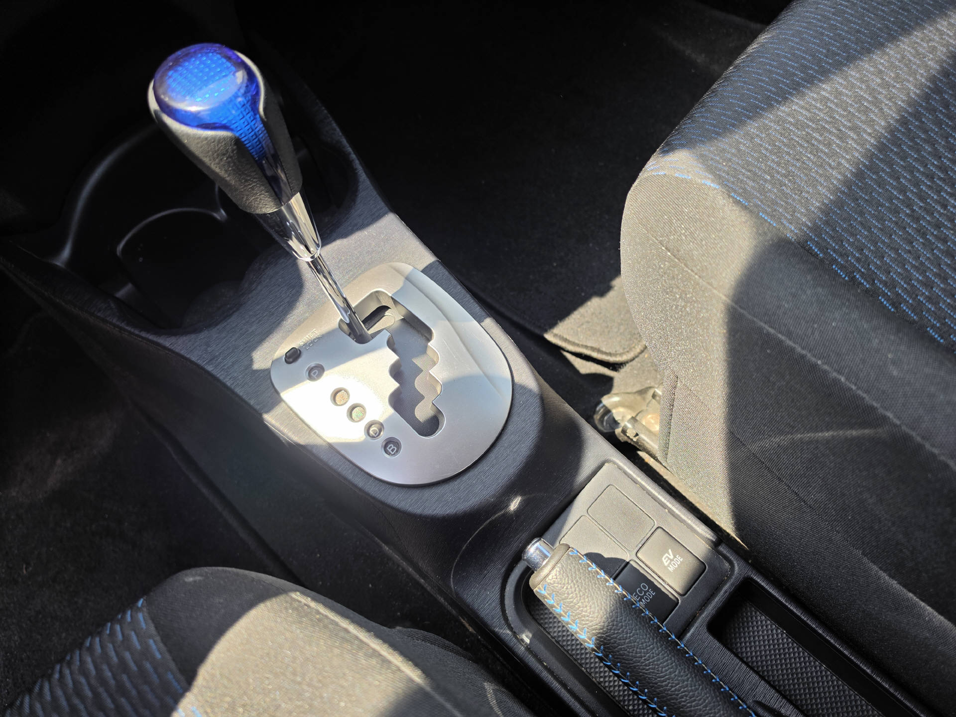 TOYOTA Yaris 1.5 VVT-i HSD Sol-image-12