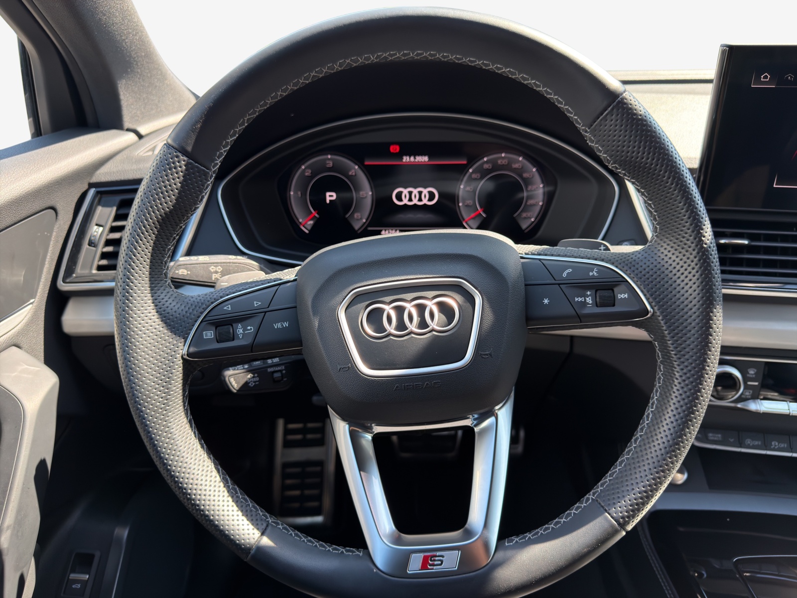 AUDI Q5 Sportback 40 TDI Blackedition quattro S-tronic-image-9
