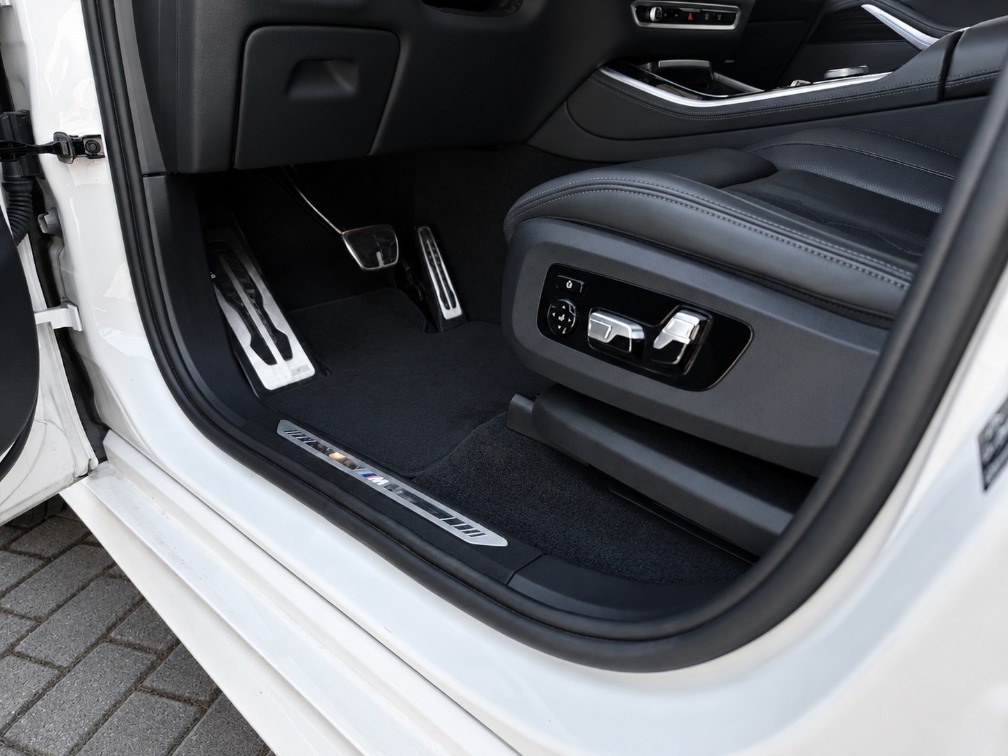 BMW X5 30d xDrive SAG M-Sport CH FAHRZEUG-image-7