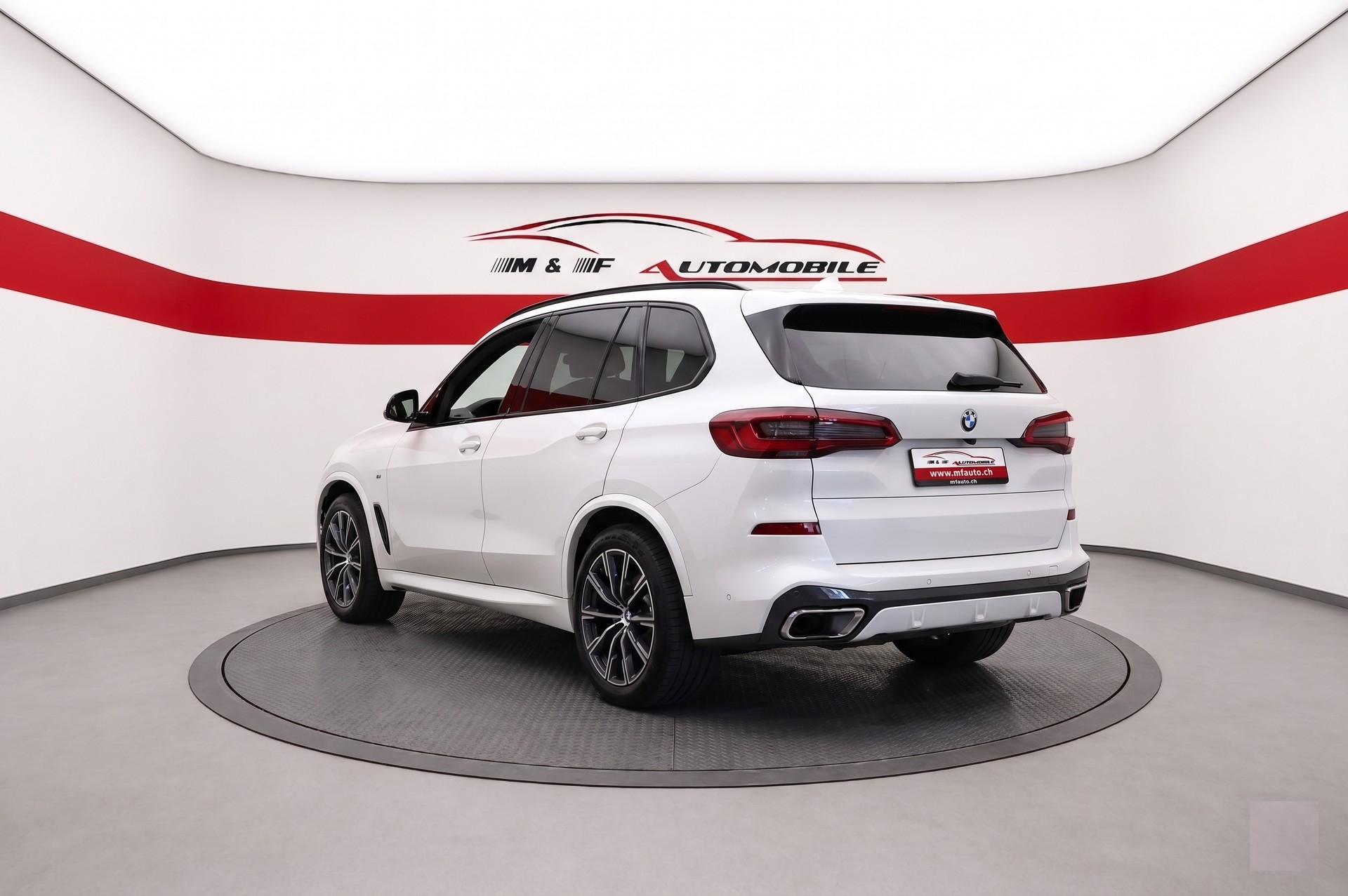 BMW X5 30d xDrive SAG M-Sport CH FAHRZEUG-image-3