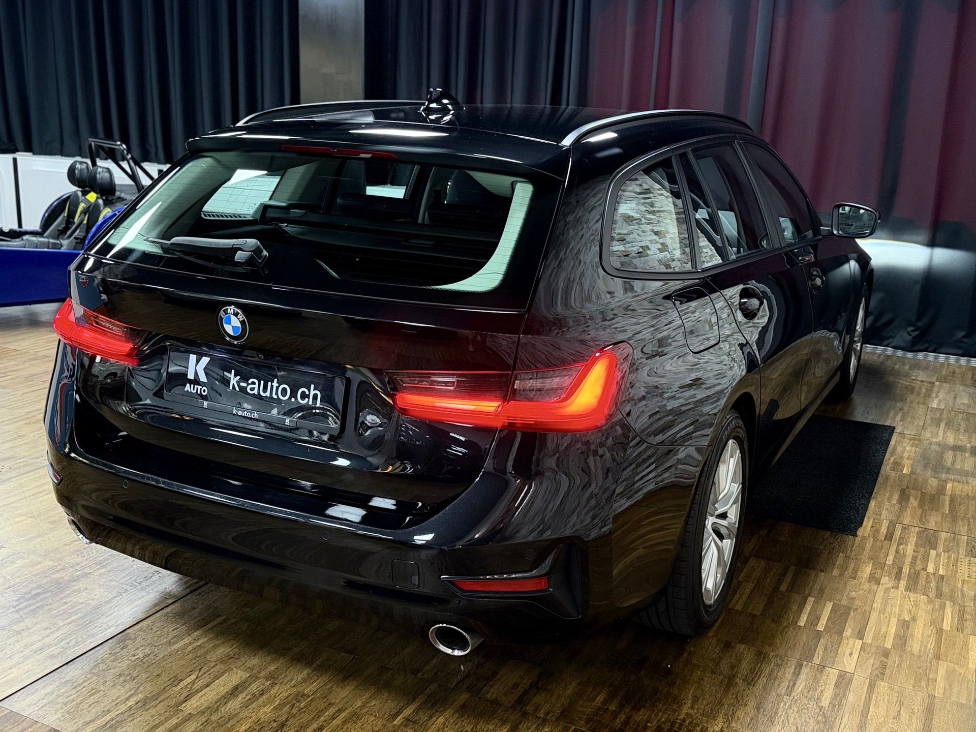 BMW 320d xDrive 48V Touring Sport Line Steptronic-image-3
