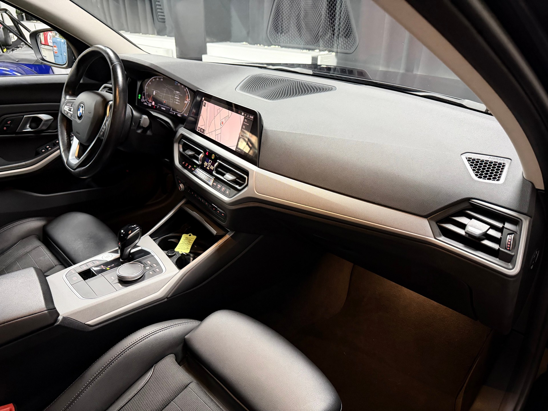 BMW 320d xDrive 48V Touring Sport Line Steptronic-image-21