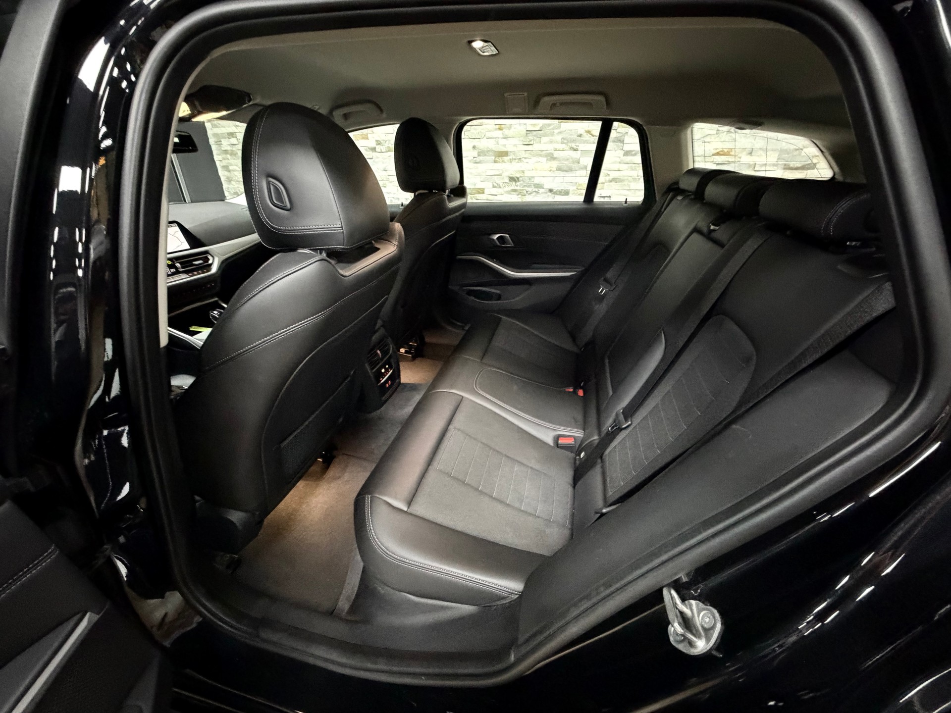 BMW 320d xDrive 48V Touring Sport Line Steptronic-image-16