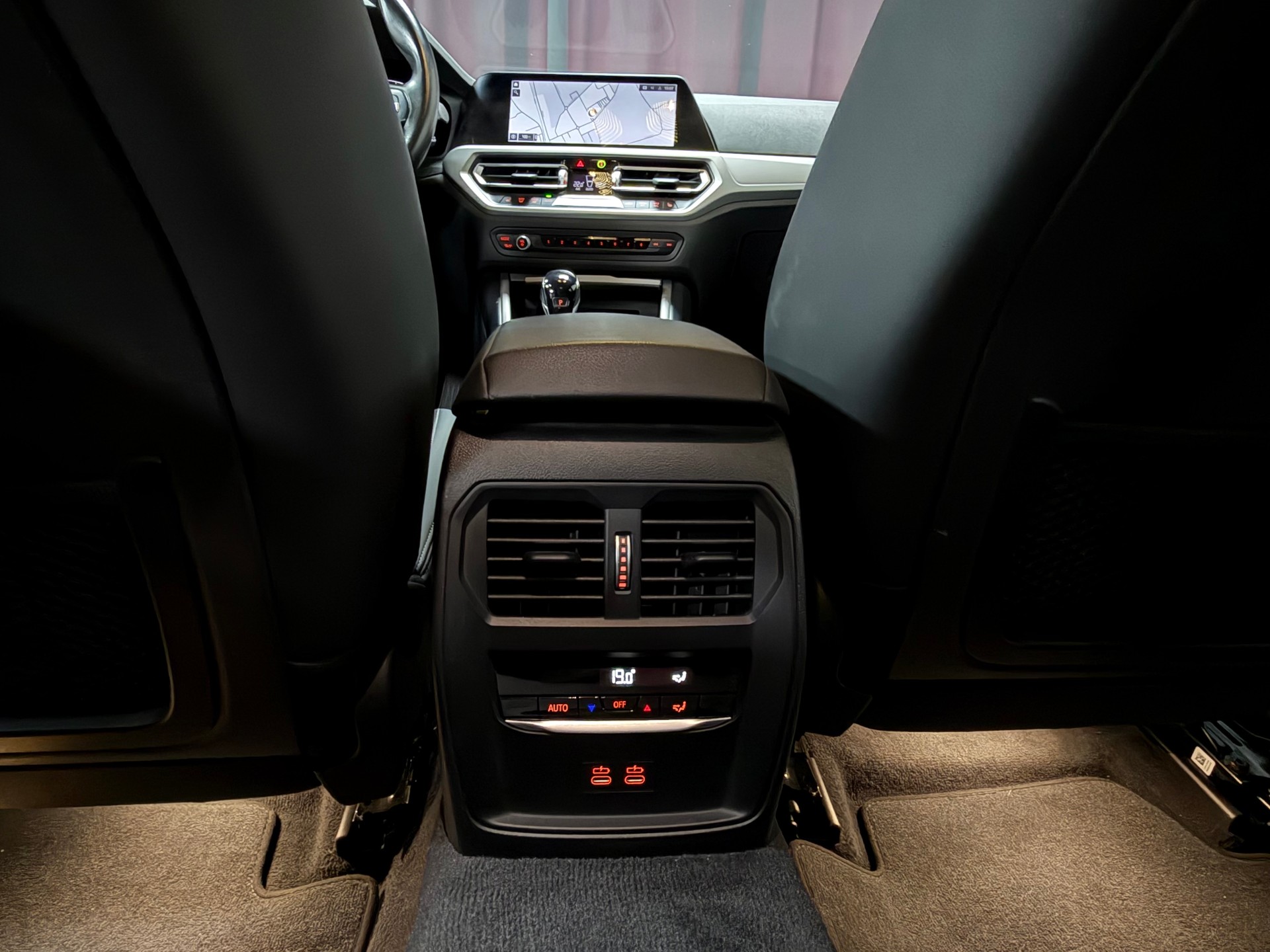 BMW 320d xDrive 48V Touring Sport Line Steptronic-image-17