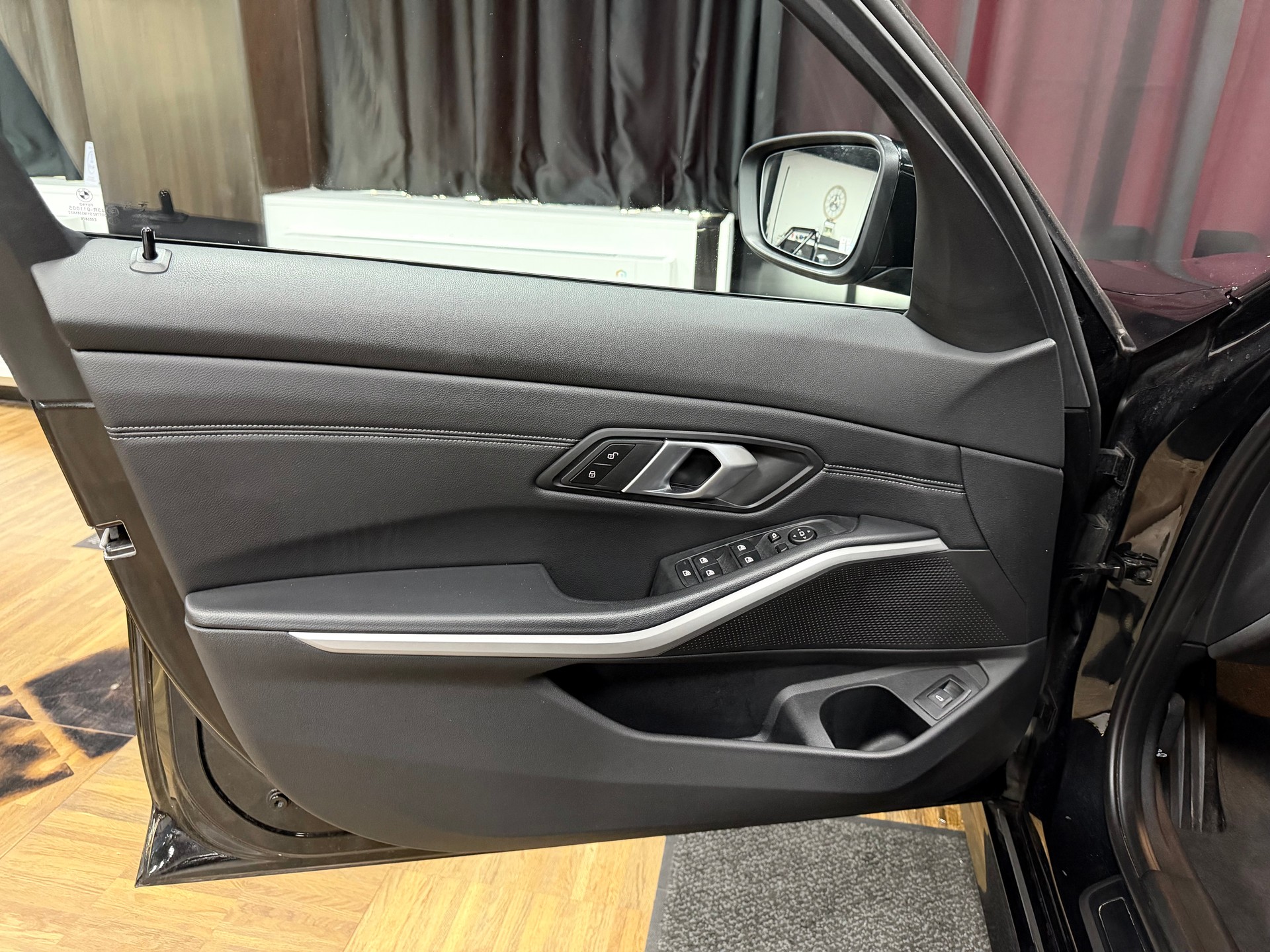 BMW 320d xDrive 48V Touring Sport Line Steptronic-image-8