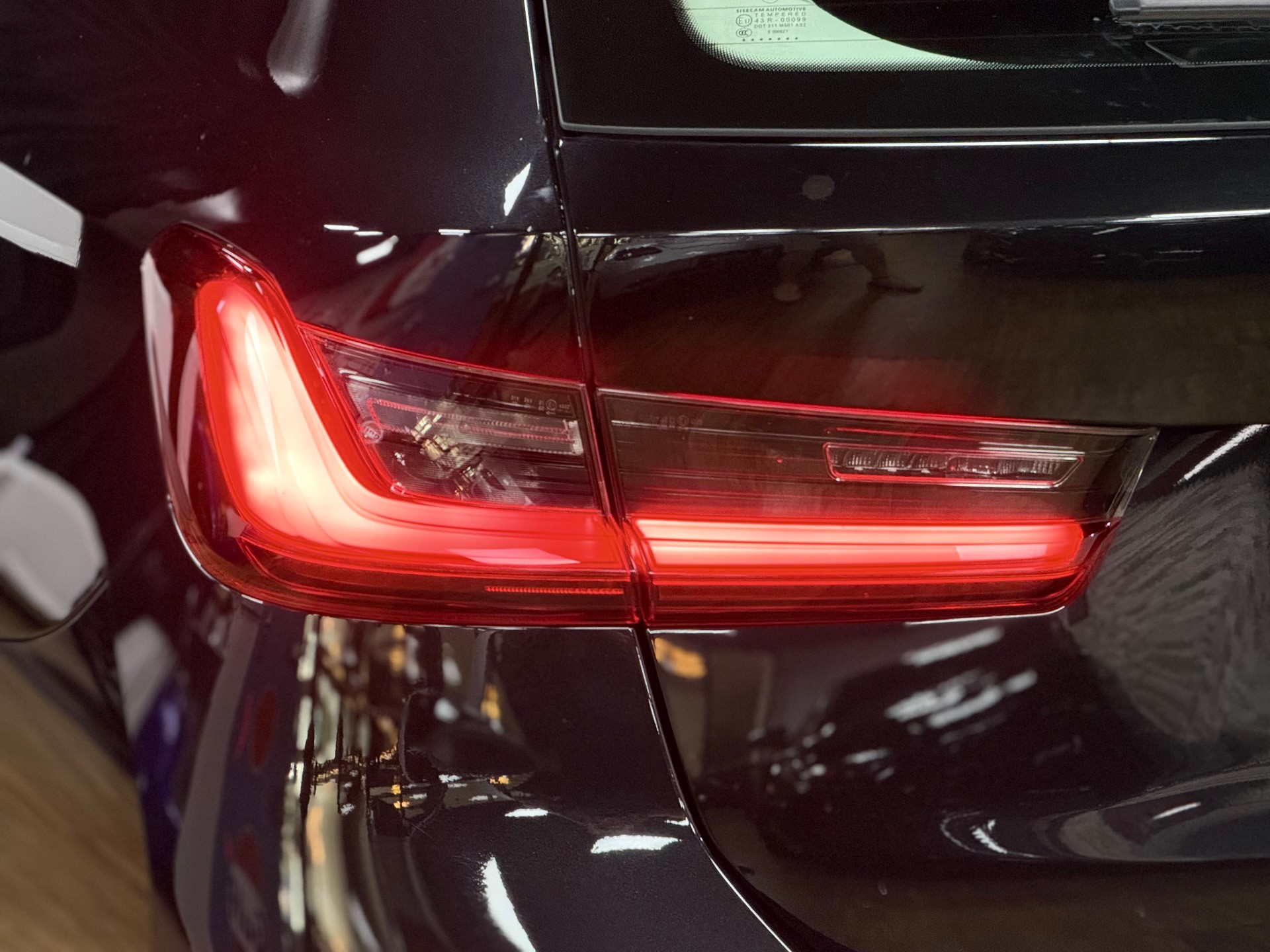 BMW 320d xDrive 48V Touring Sport Line Steptronic-image-7