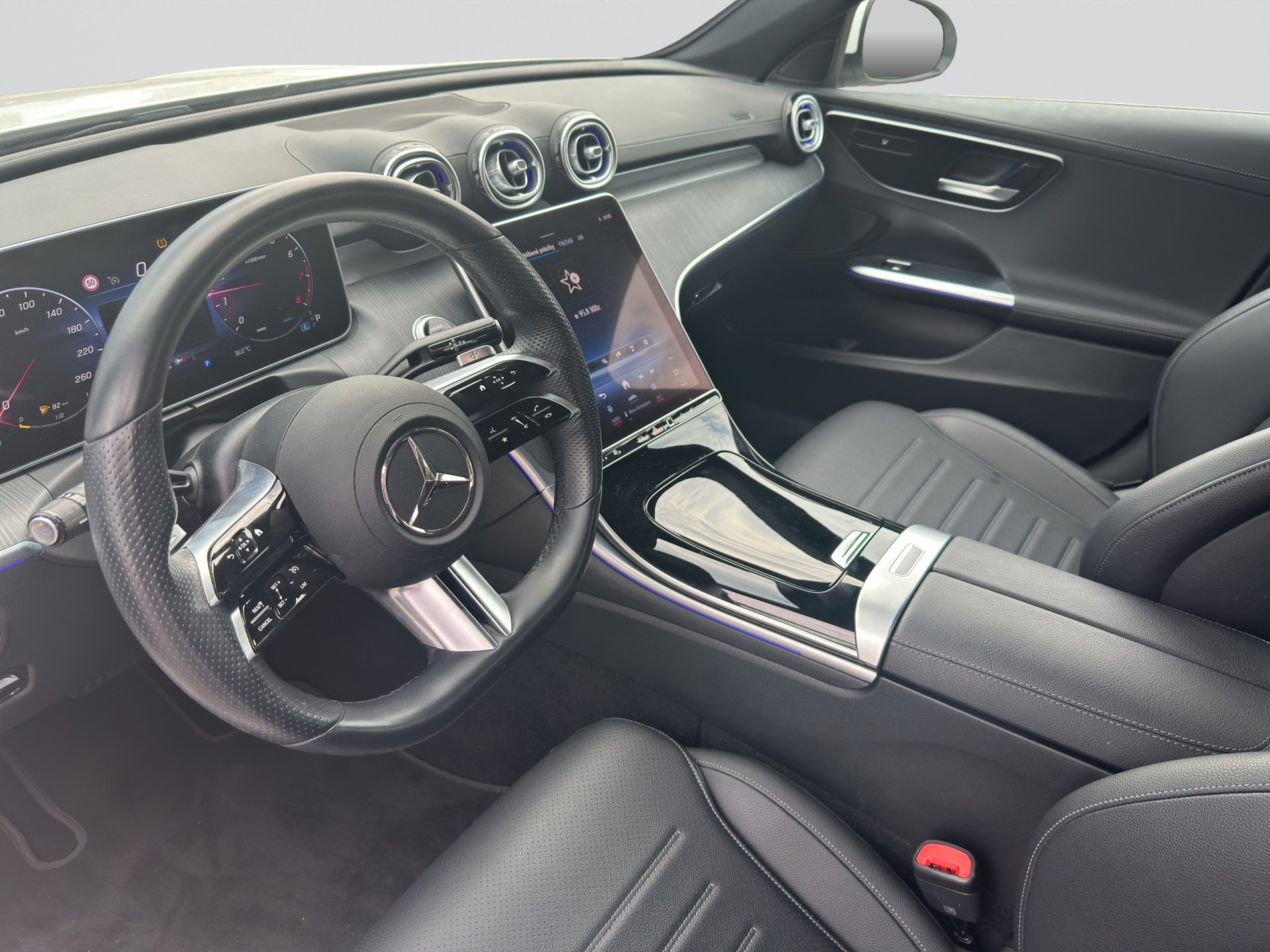 MERCEDES-BENZ C 200 AMG Line 4Matic-image-7