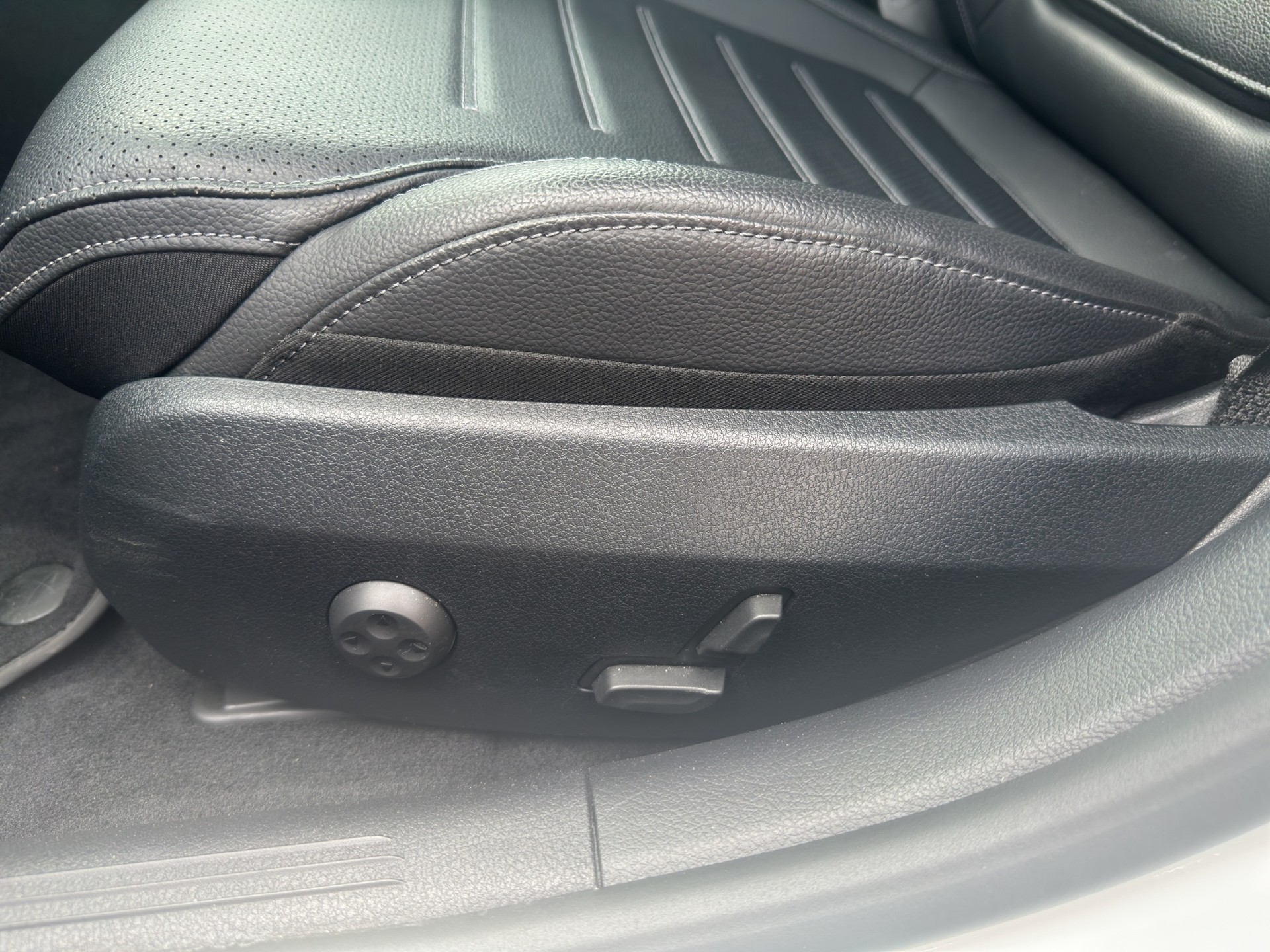 MERCEDES-BENZ C 200 AMG Line 4Matic-image-10