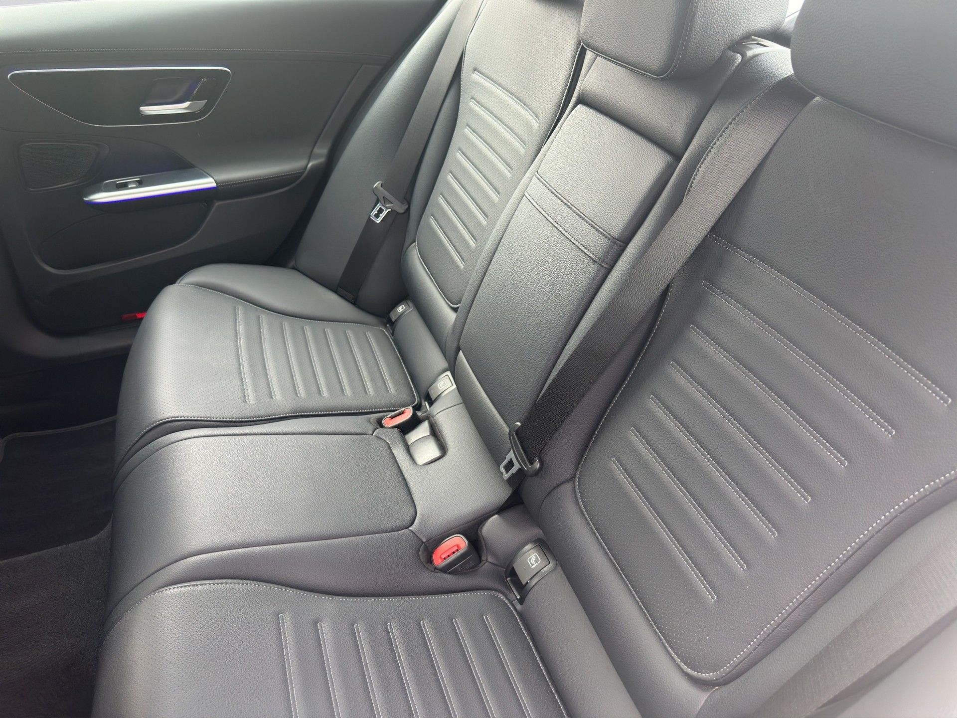MERCEDES-BENZ C 200 AMG Line 4Matic-image-8