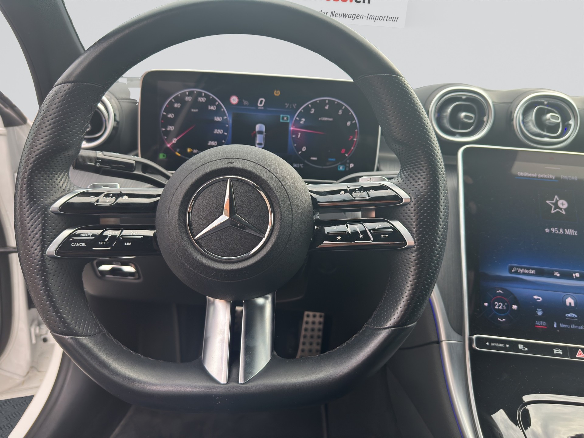 MERCEDES-BENZ C 200 AMG Line 4Matic-image-11
